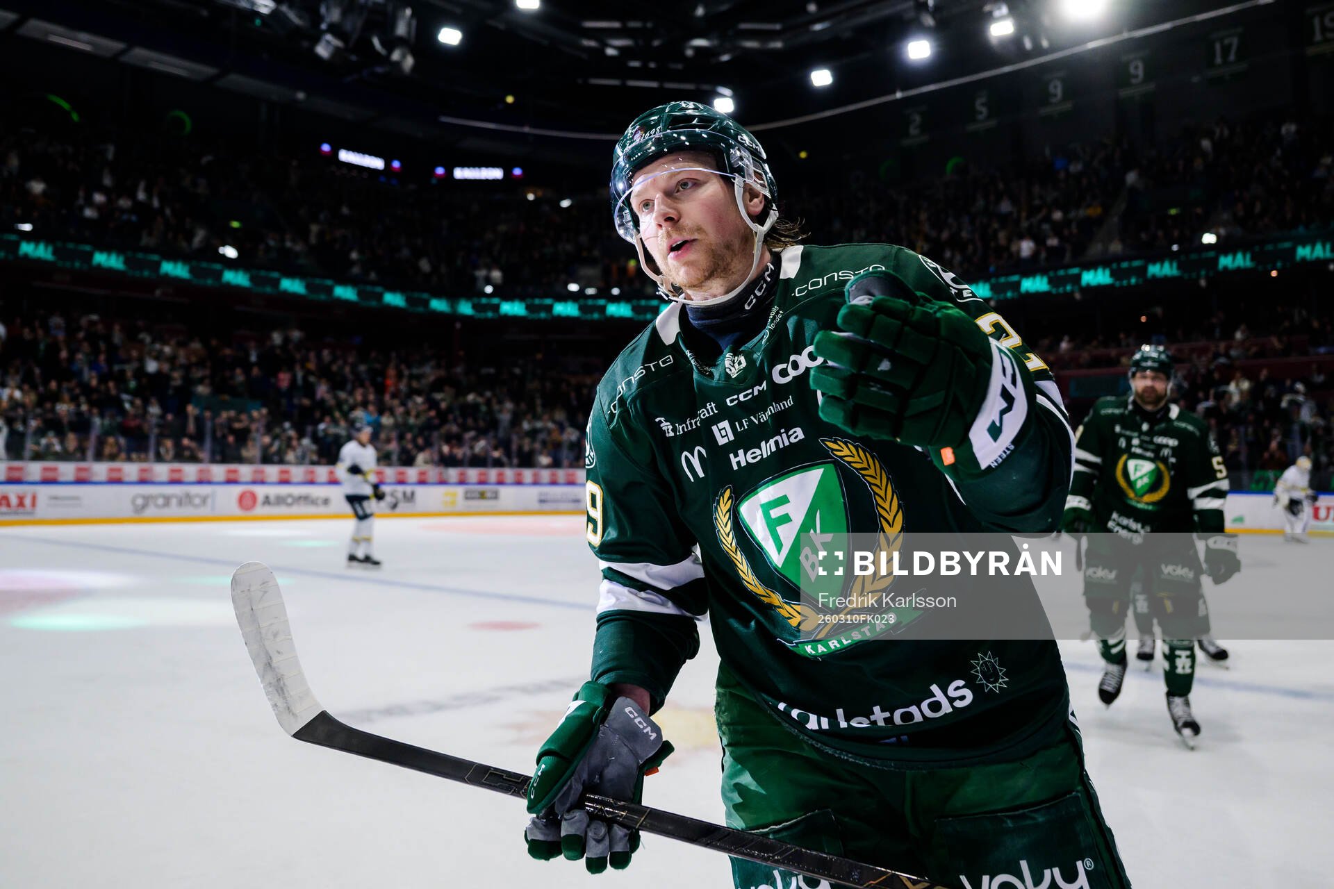Färjestads Oskar Steen jublar