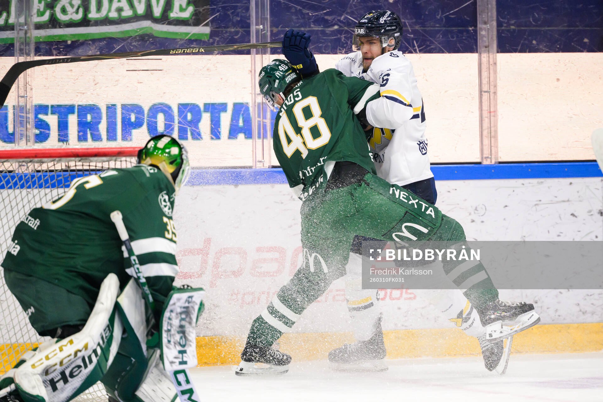 Färjestads Filip Roos och HV71s Joona Luoto