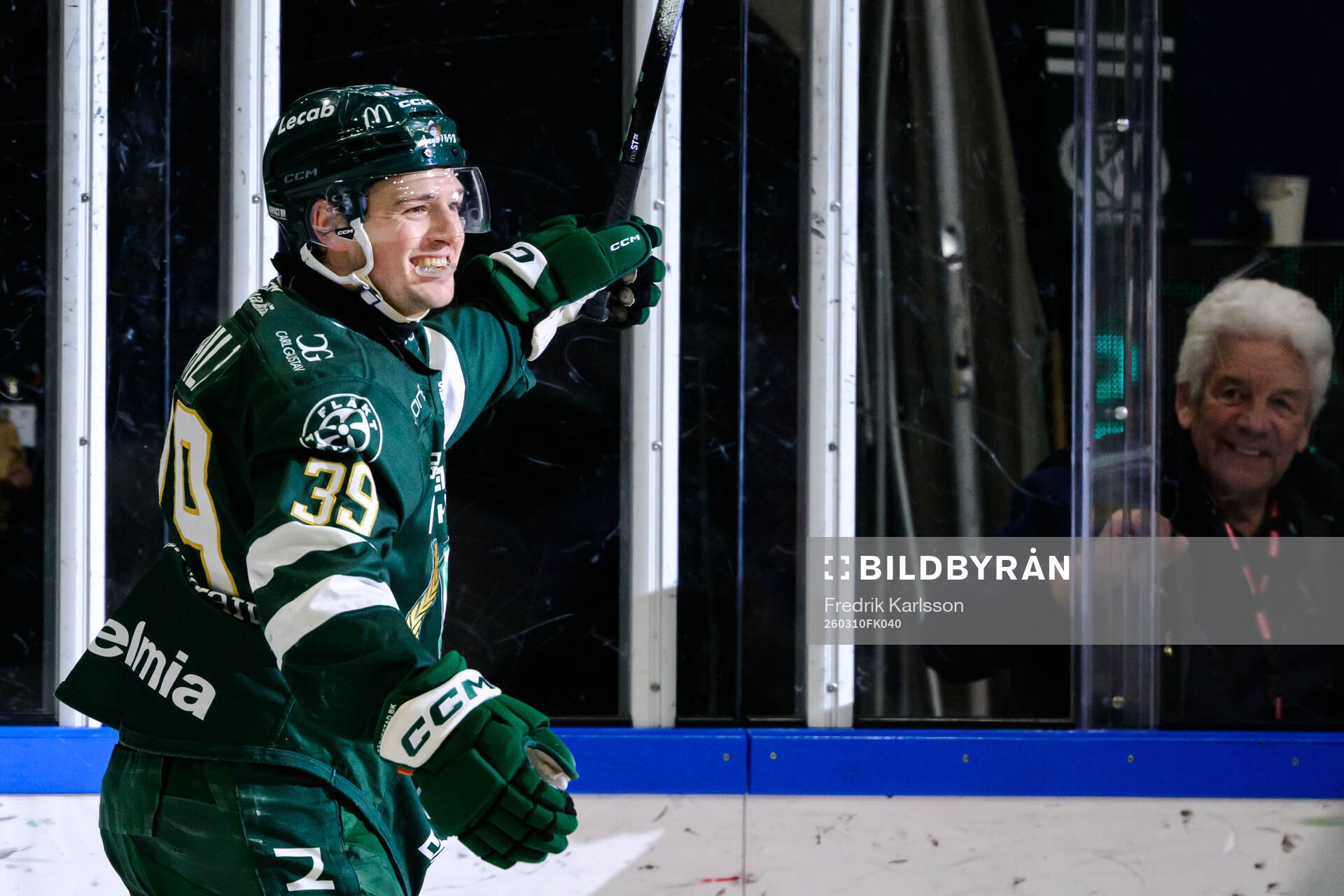 Färjestads Luke Philp jublar