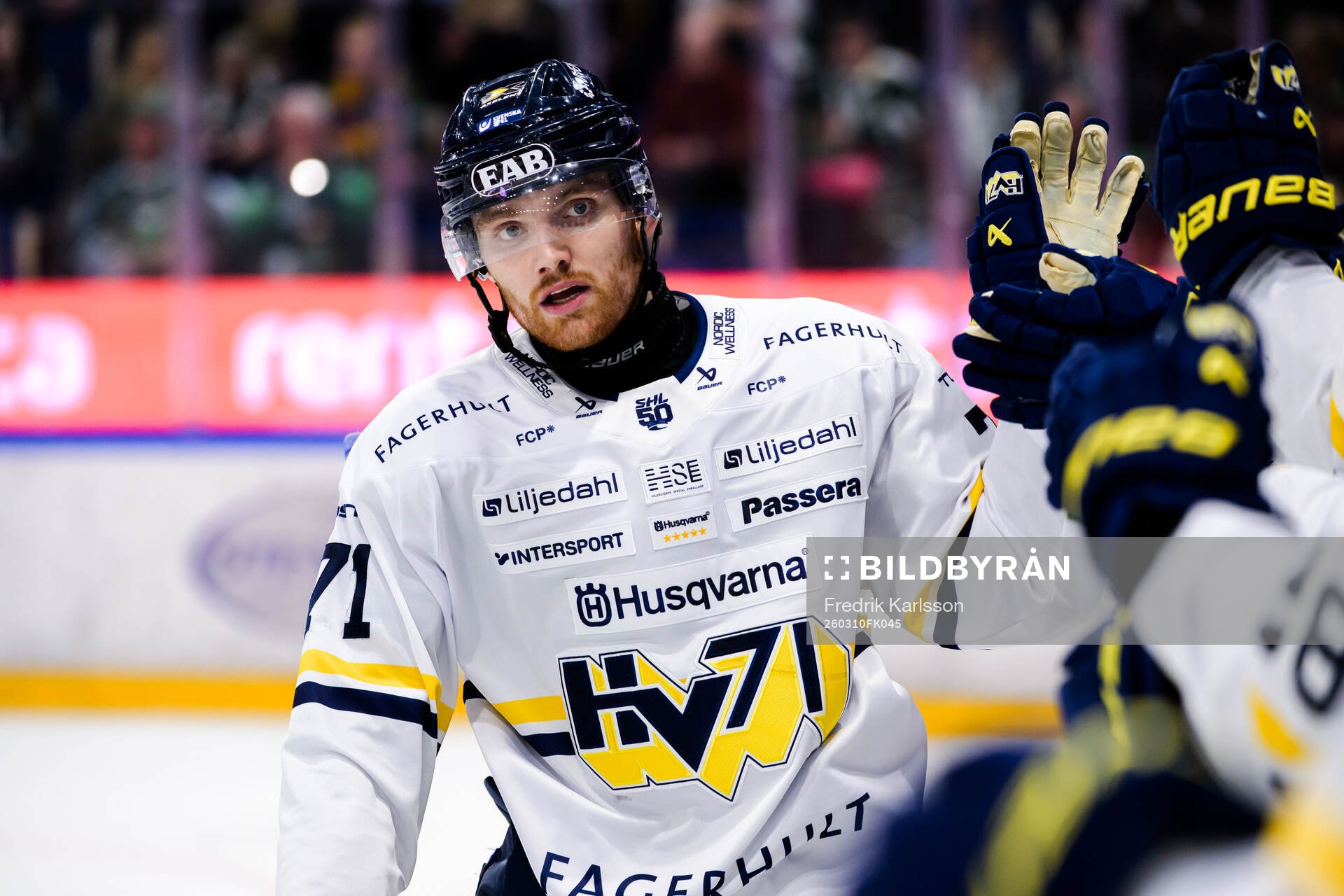 HV71s William Ignberg Nilsson jublar