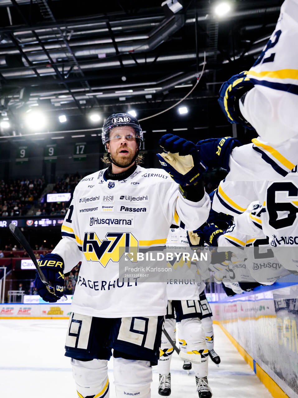 HV71s Mattias Tedenby jublar