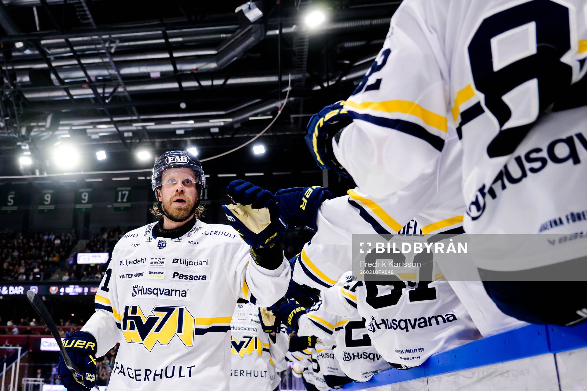 HV71s Mattias Tedenby jublar