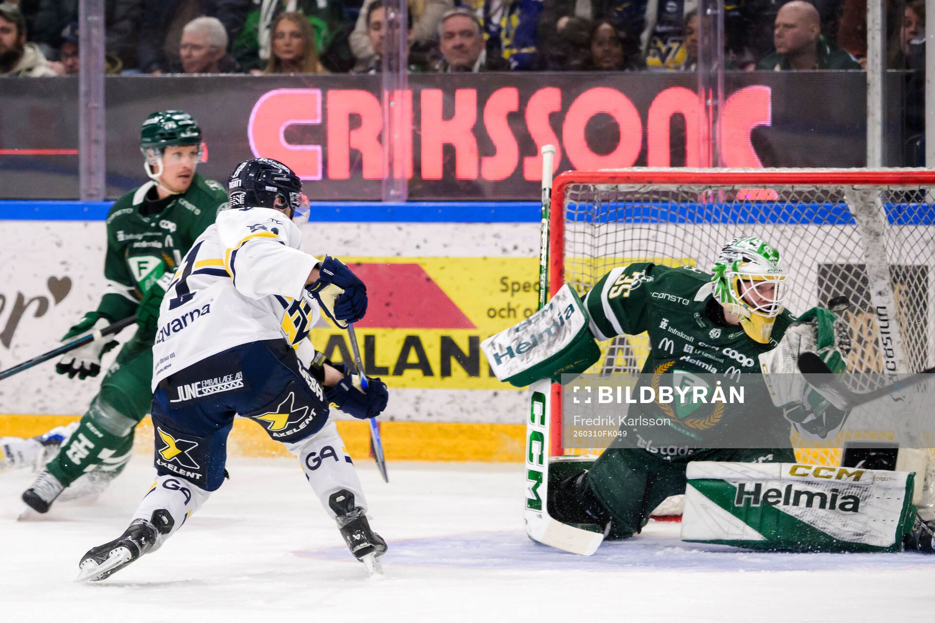 HV71s Mattias Tedenby gör 4-3 mot Färjestads målvakt
