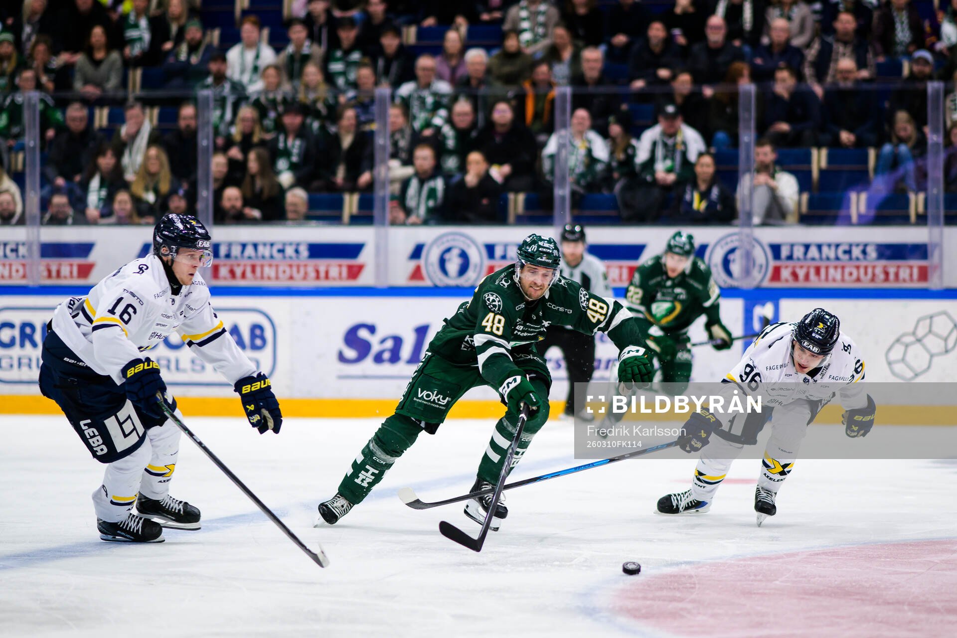 HV71s Linus Lindström och Nikola Pasic