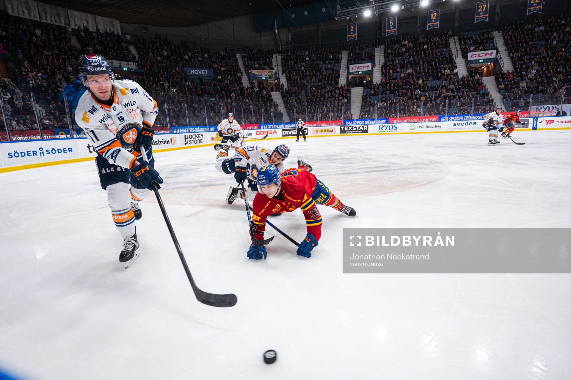 Växjös Brogan Rafferty och Djurgårdens Victor Eklund