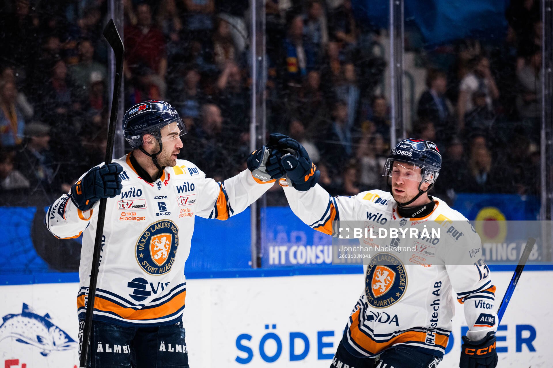 Växjös Reid Gardiner jublar med Dylan Mclaughlin