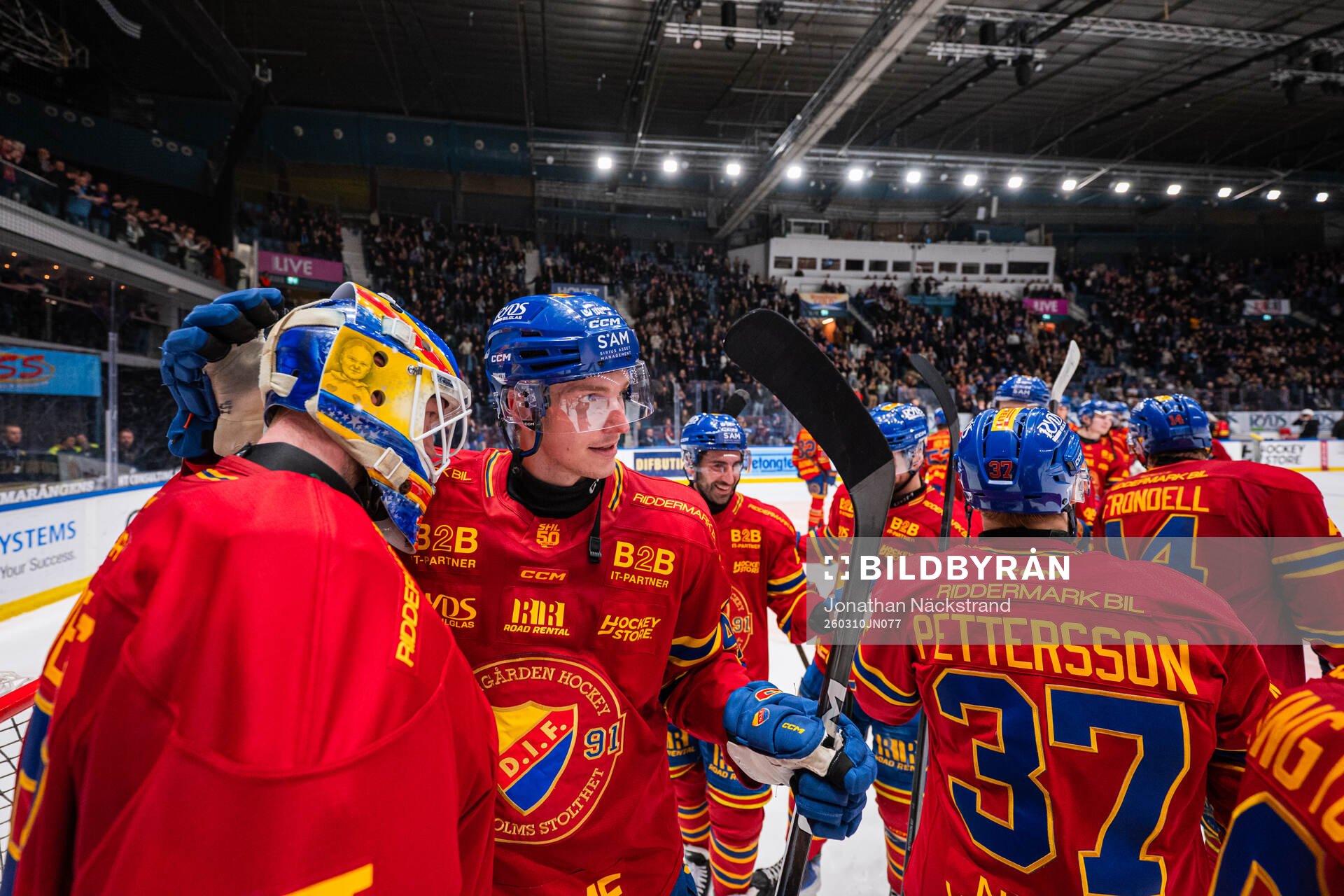 Djurgårdens målvakt Magnus Hellberg och Oliver Kylington