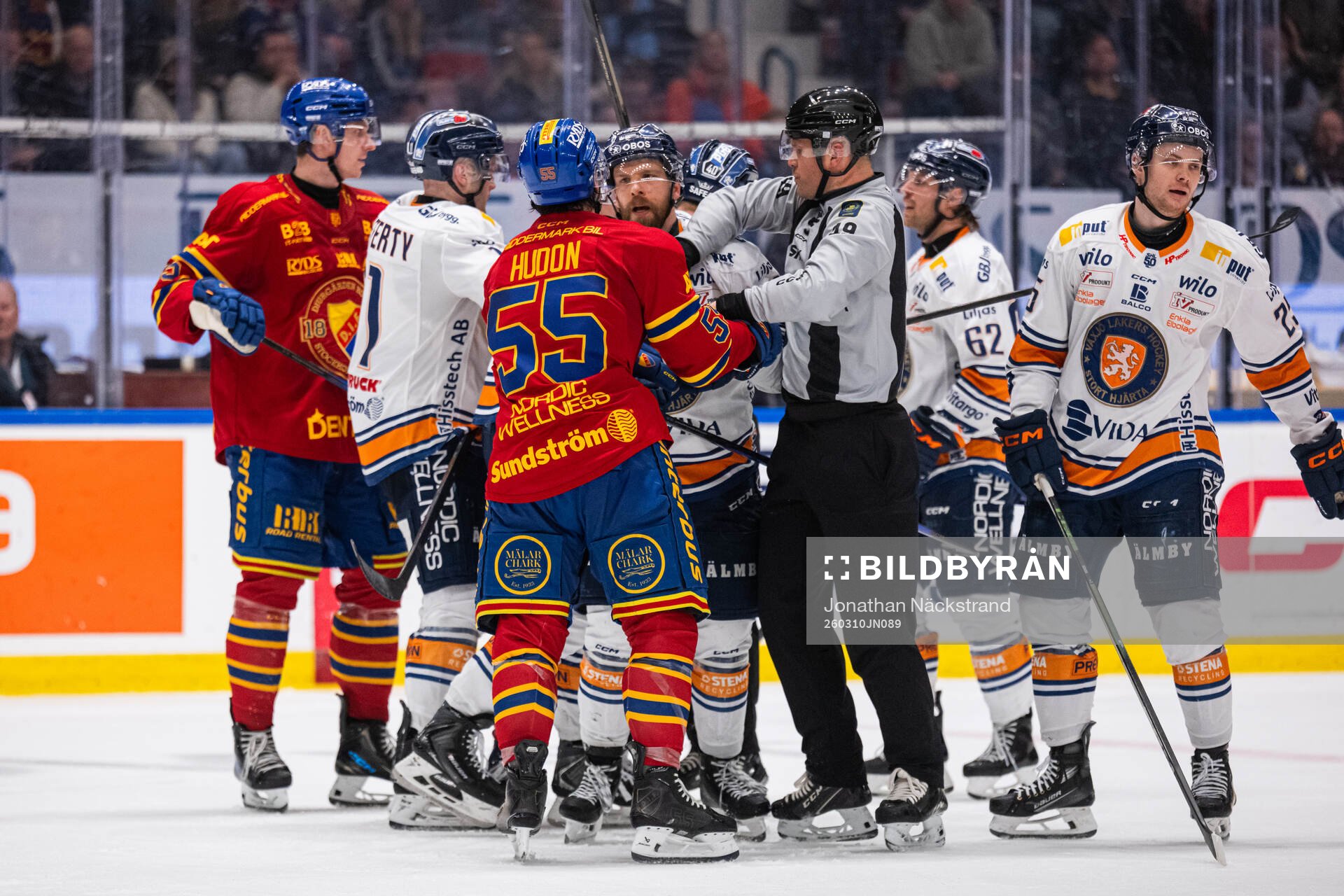 Växjös Brian Cooper och Djurgårdens Charles Hudon