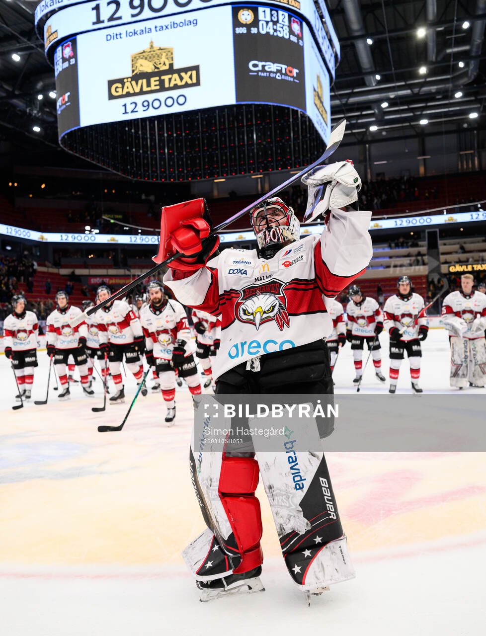 Malmö Redhawks målvakt Oskar Blomgren jublar