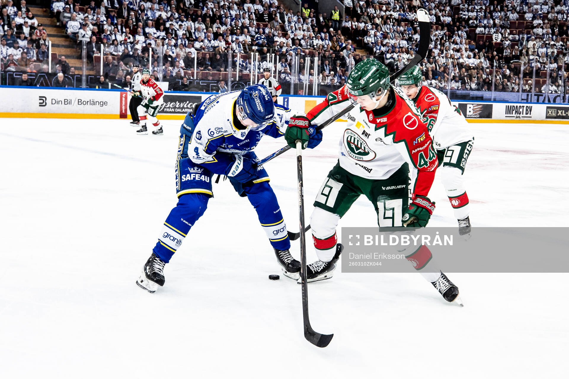 Leksands Tinus Luc Koblar och Frölundas Noah Dower Nilsson