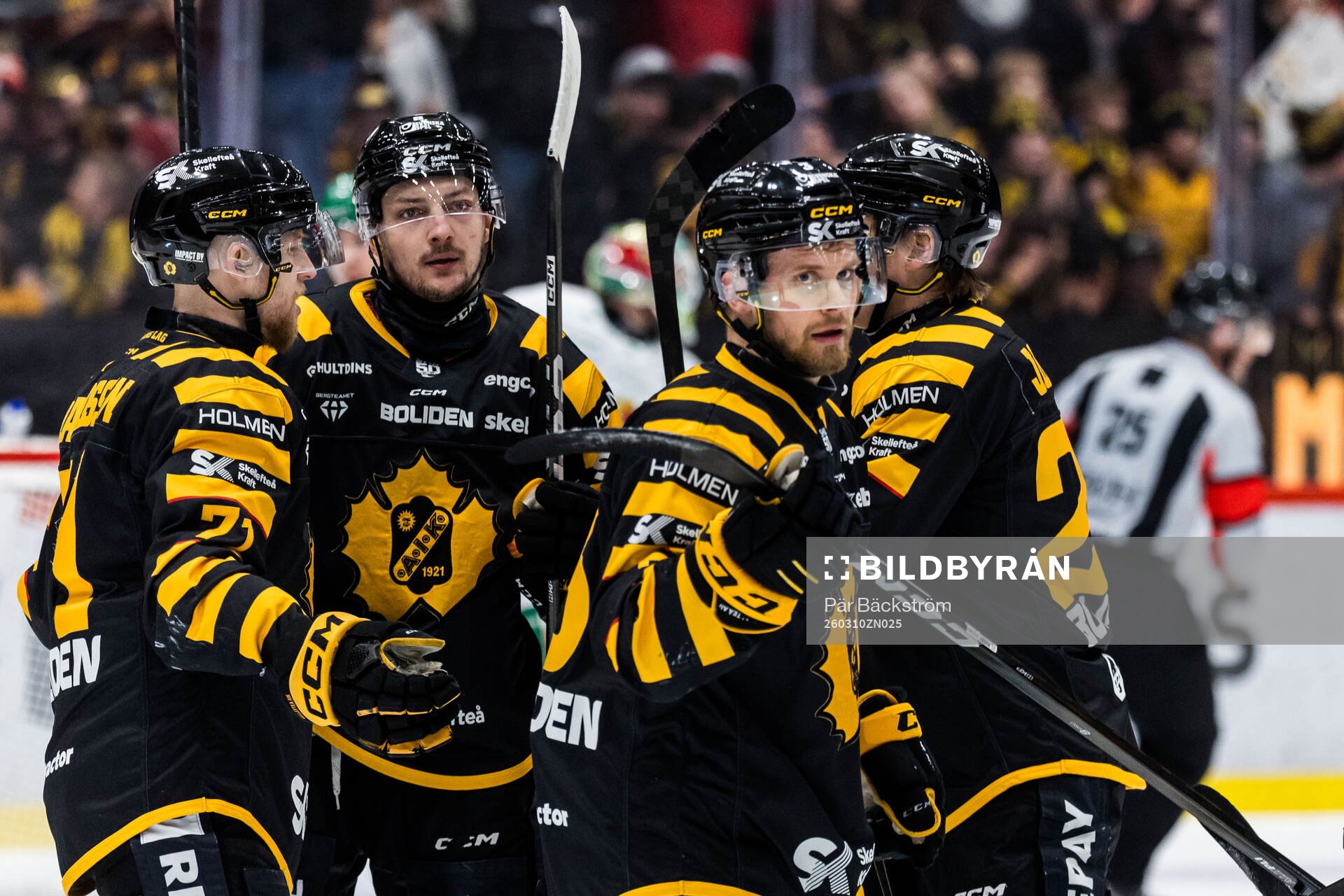 Skellefteås Viktor Grahn jublar med lagkamrater