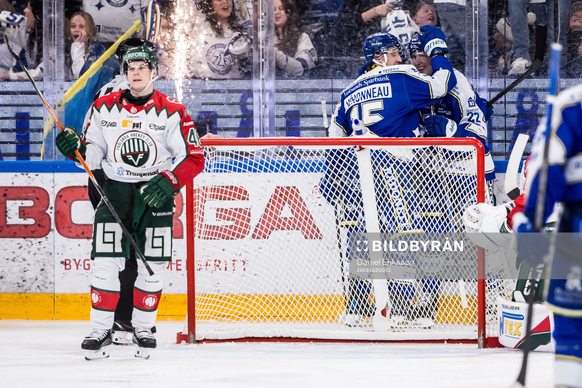 Leksands Lukas Vejdemo jublar