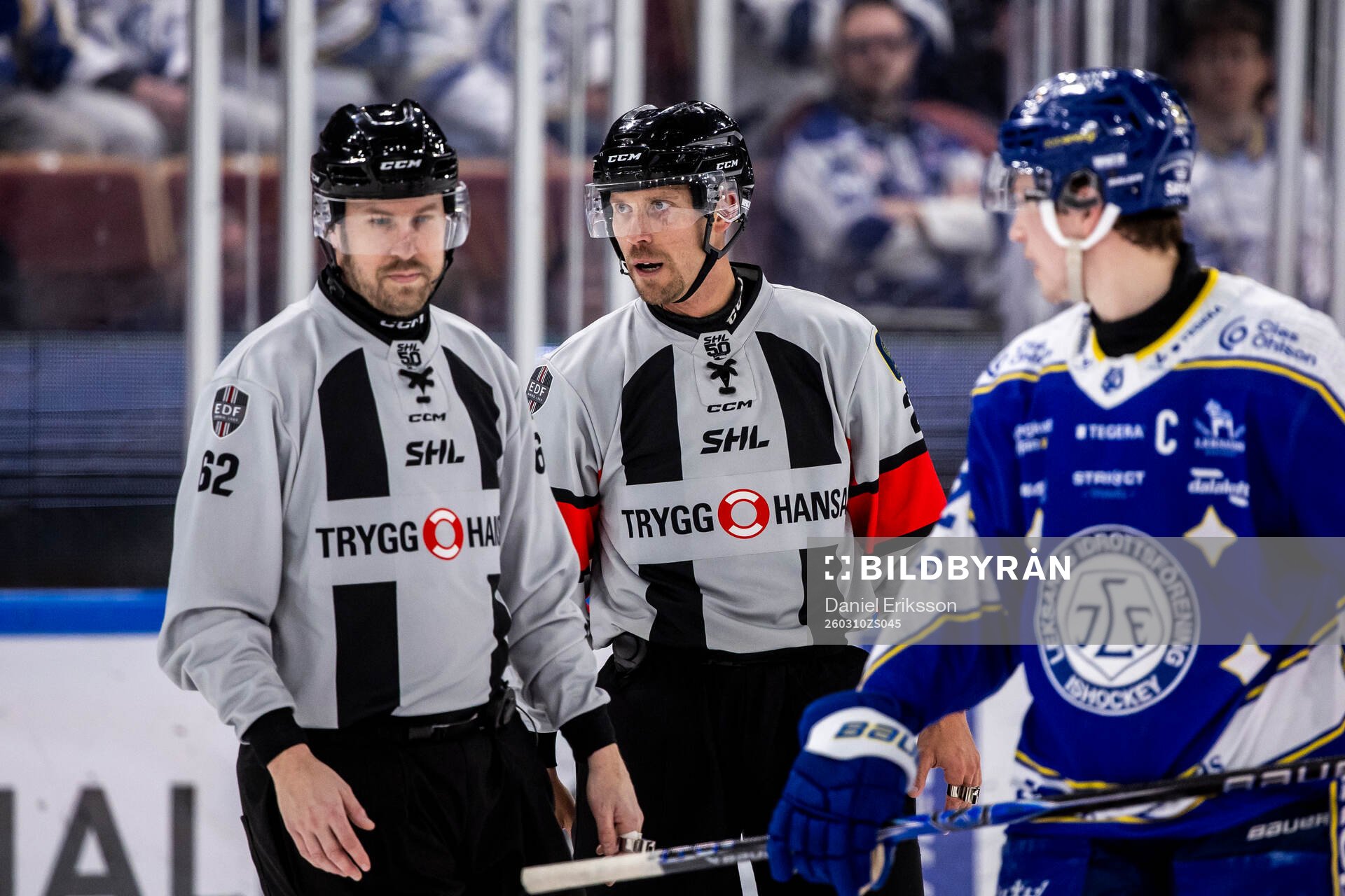 Linjedomare Peter Almerstedt och Domare Andreas Harnebring