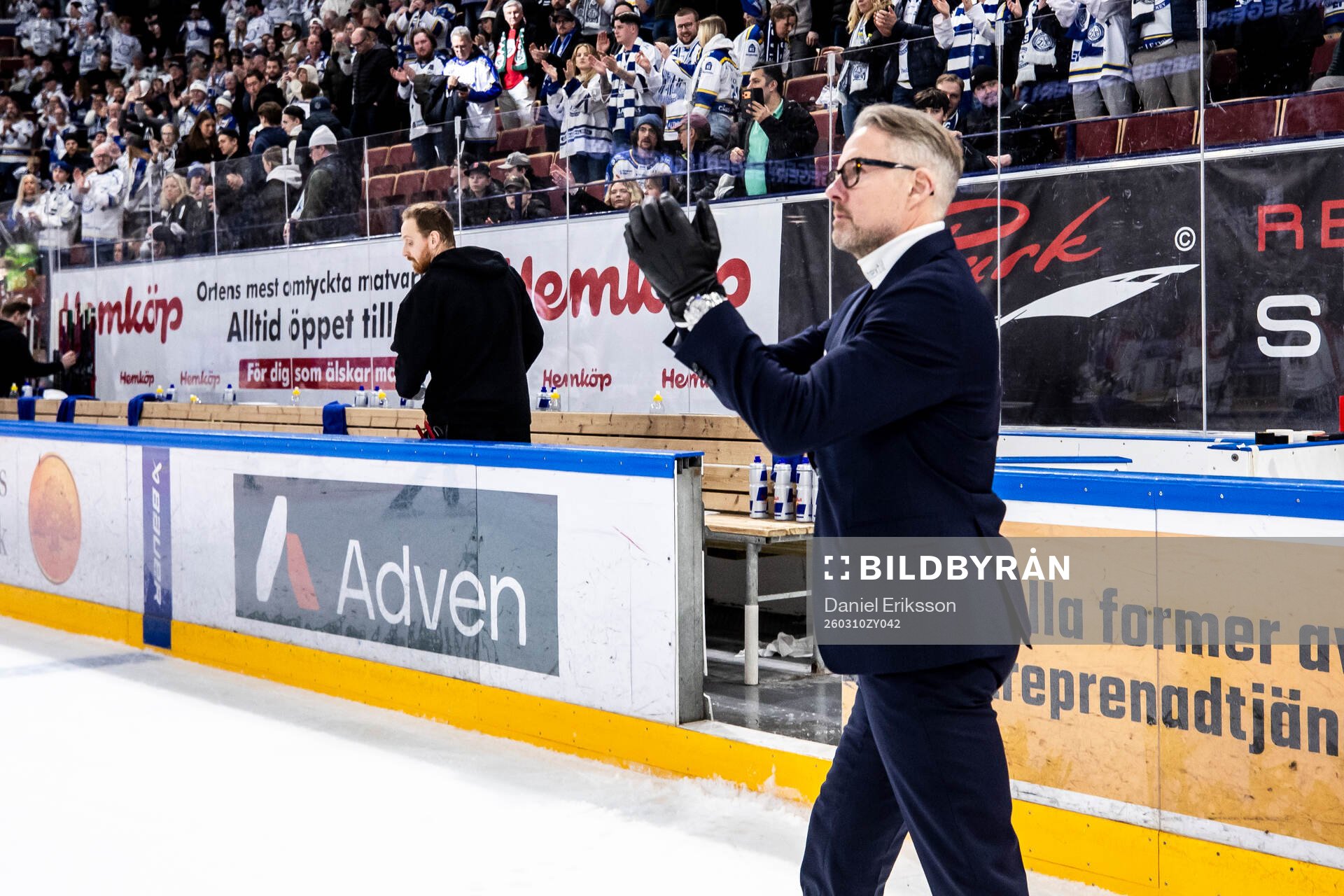 Leksands tränare Johan Hedberg jublar