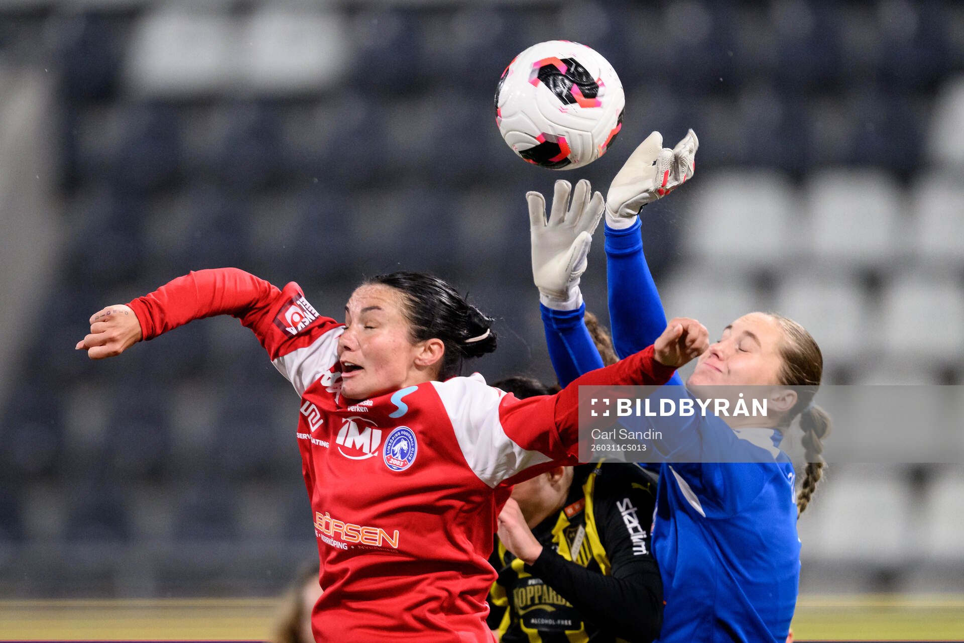 Linköpings Amber DiOrio och målvakt Julia Cavander
