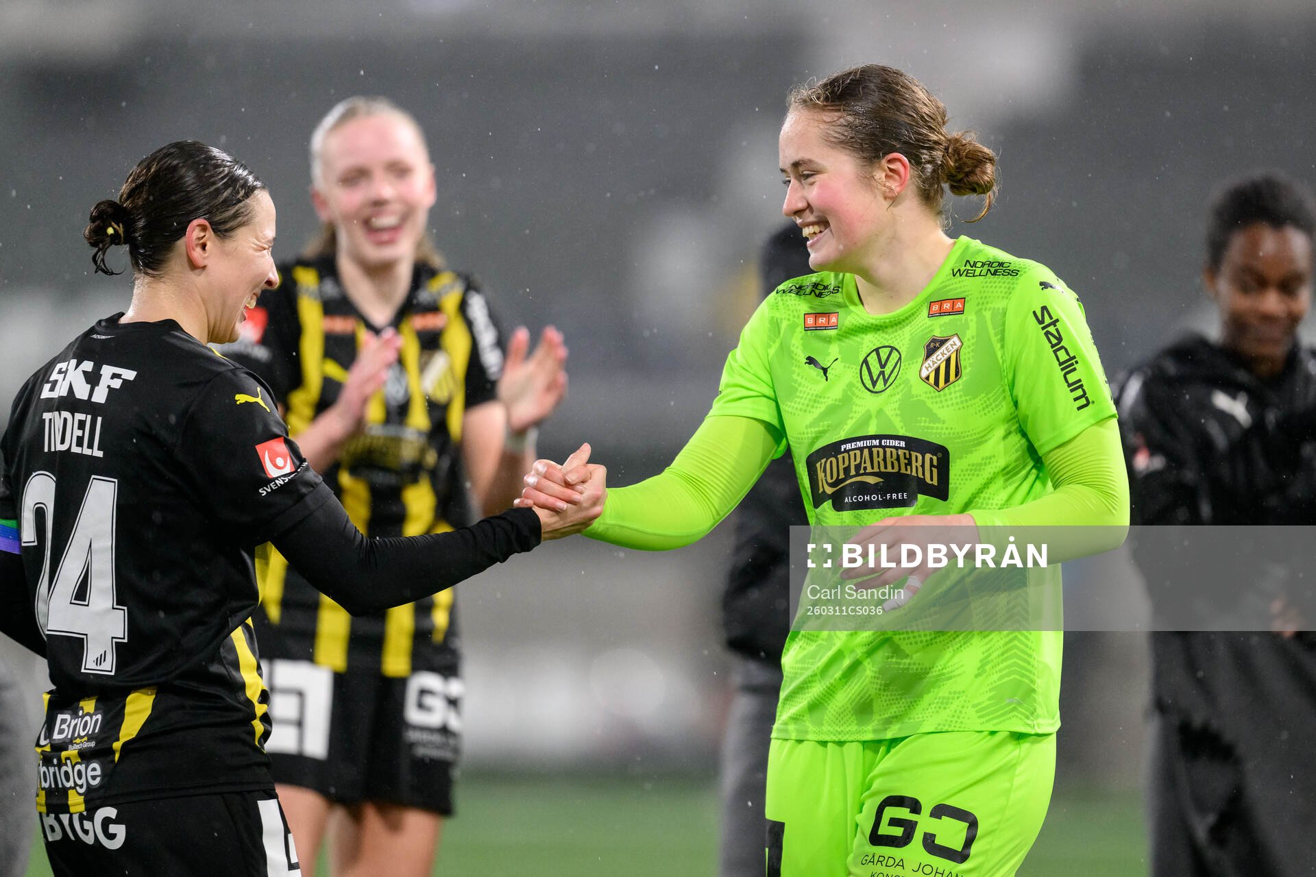 Häckens Tabby Tindell och målvakt Fanney Birkisdottir