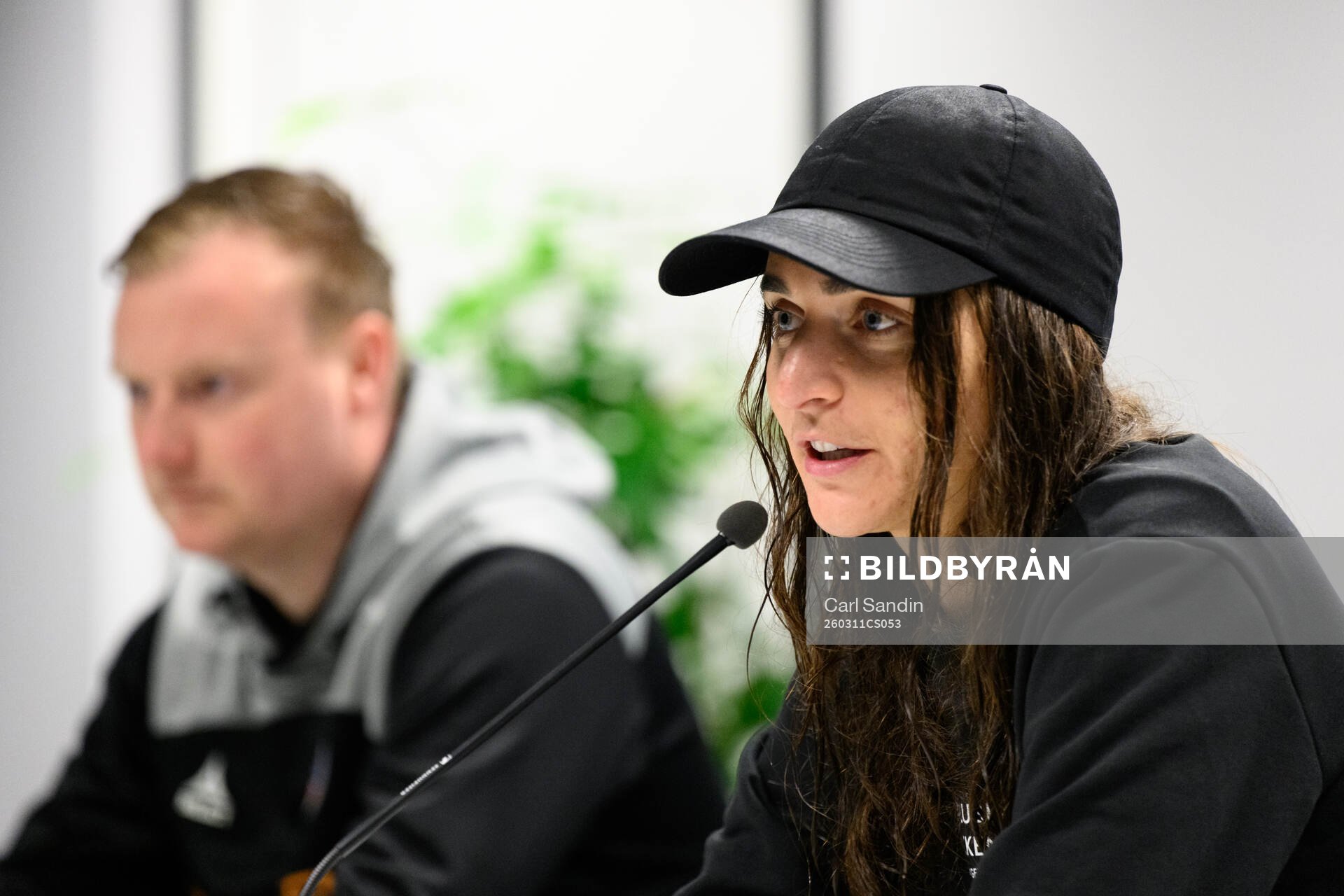 Häckens tränare Elena Sadiku på en presskonferens