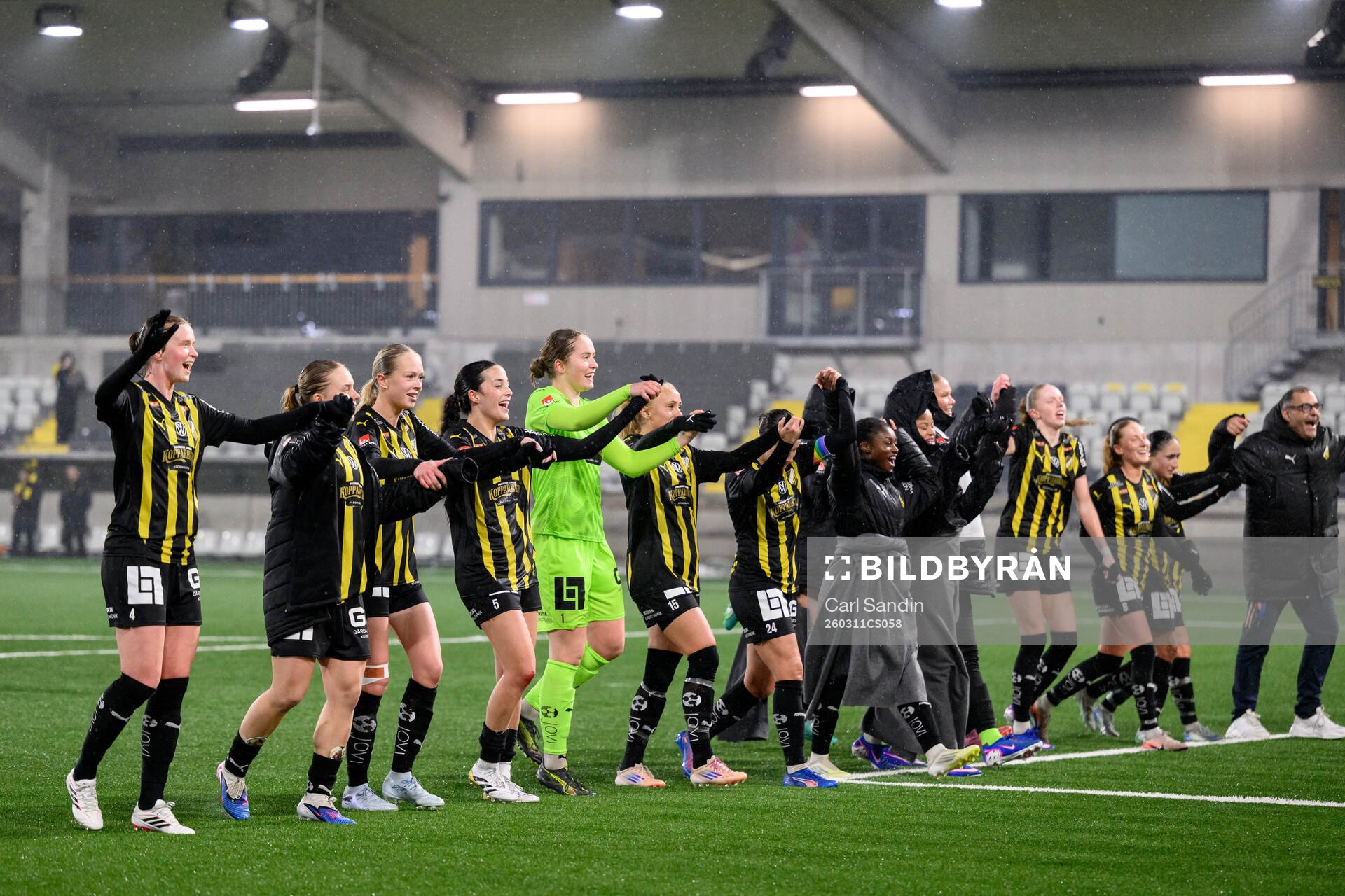 Häckens spelare jublar