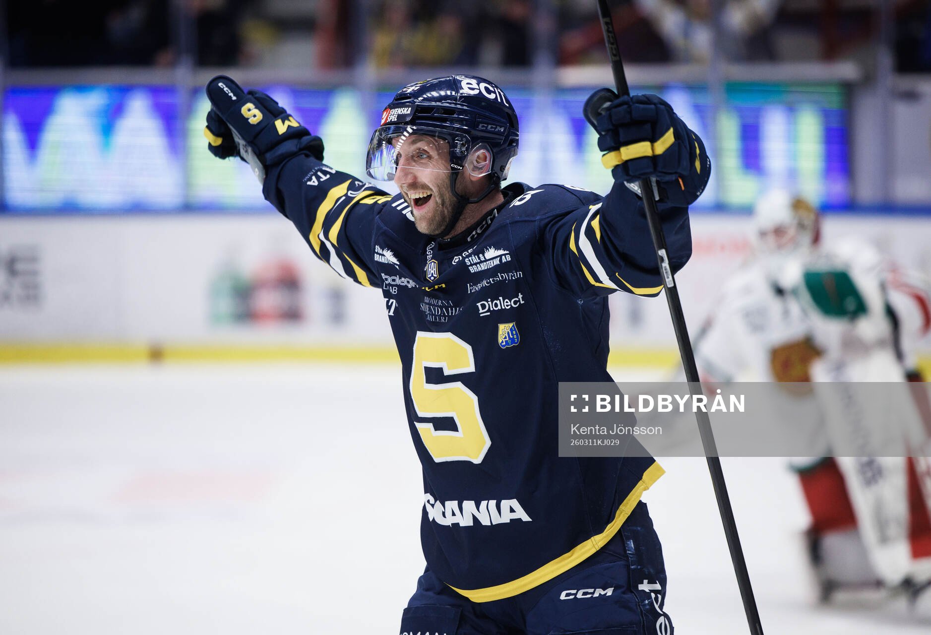 Södertäljes Sebastian Dyk jublar
