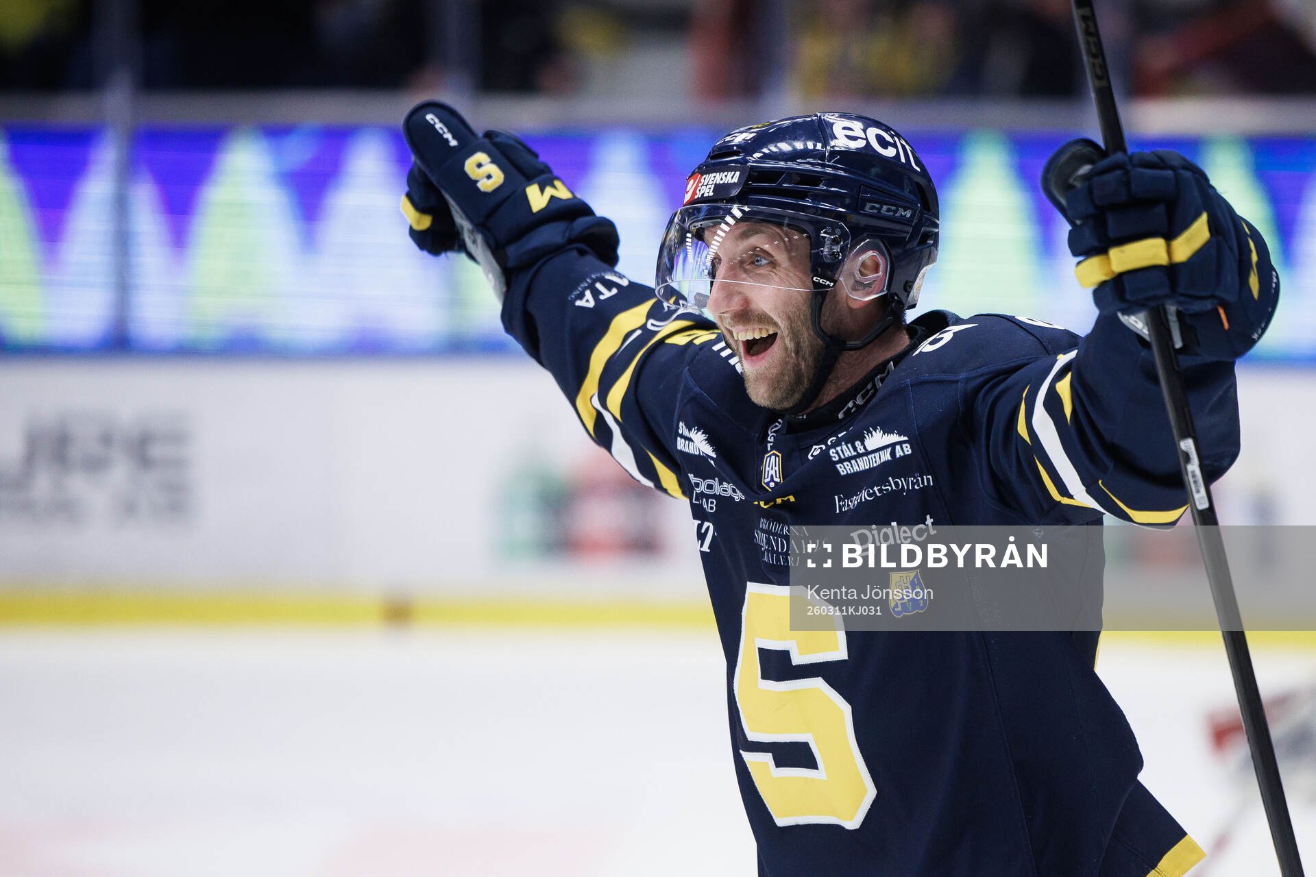 Södertäljes Sebastian Dyk jublar