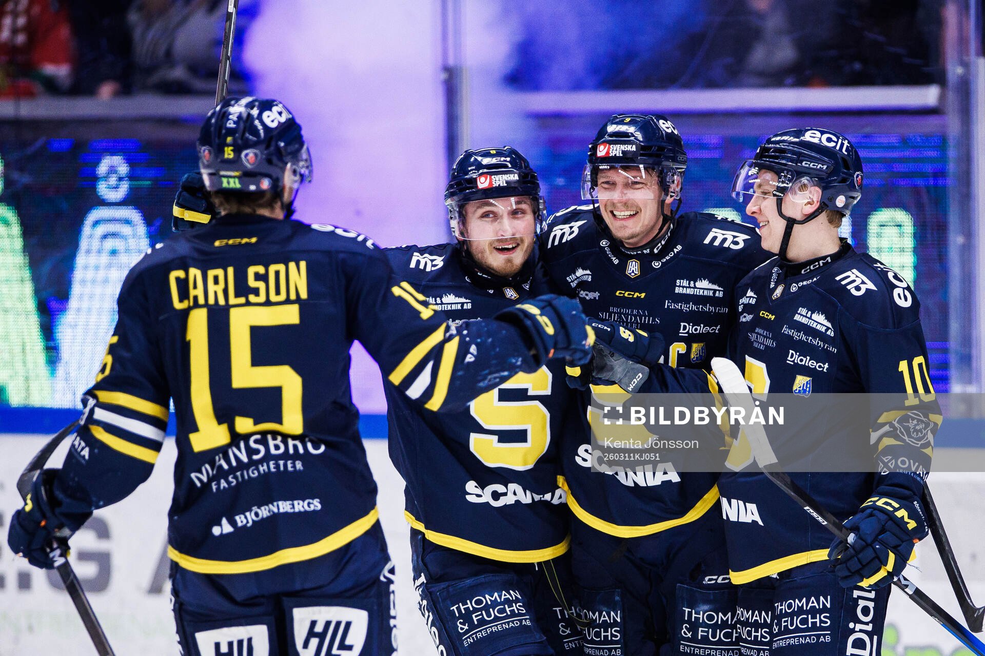 Södertäljes Patrik Zackrisson (m) jublar med Albin