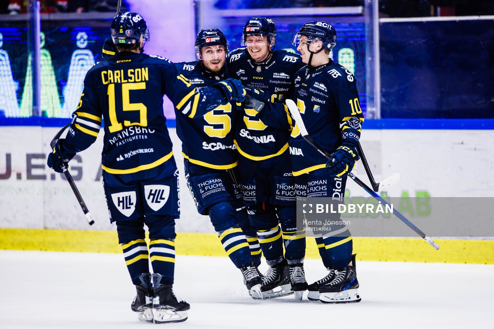 Södertäljes Patrik Zackrisson (m) jublar med Albin