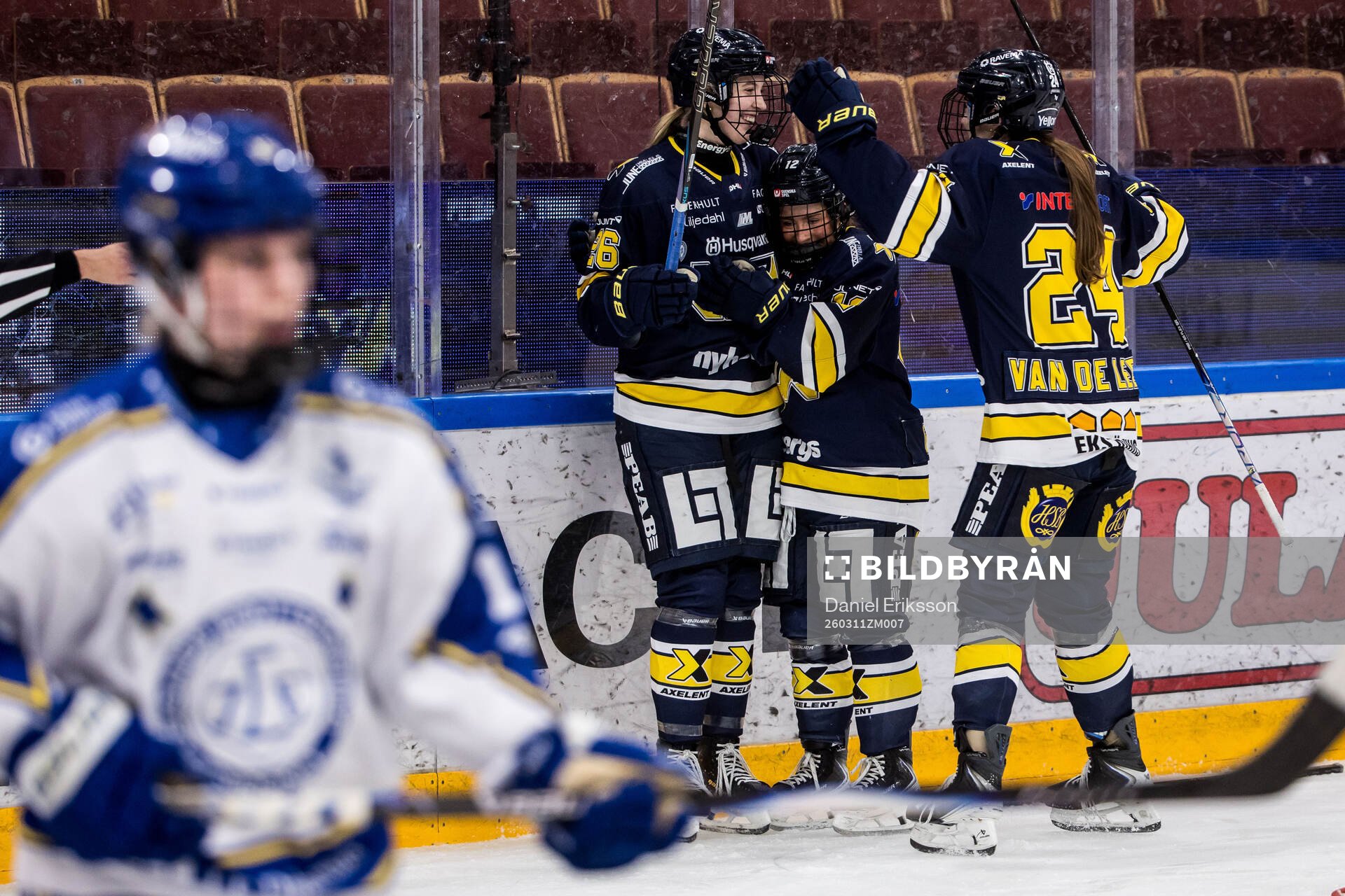 HV71s Eimear Leacy jublar