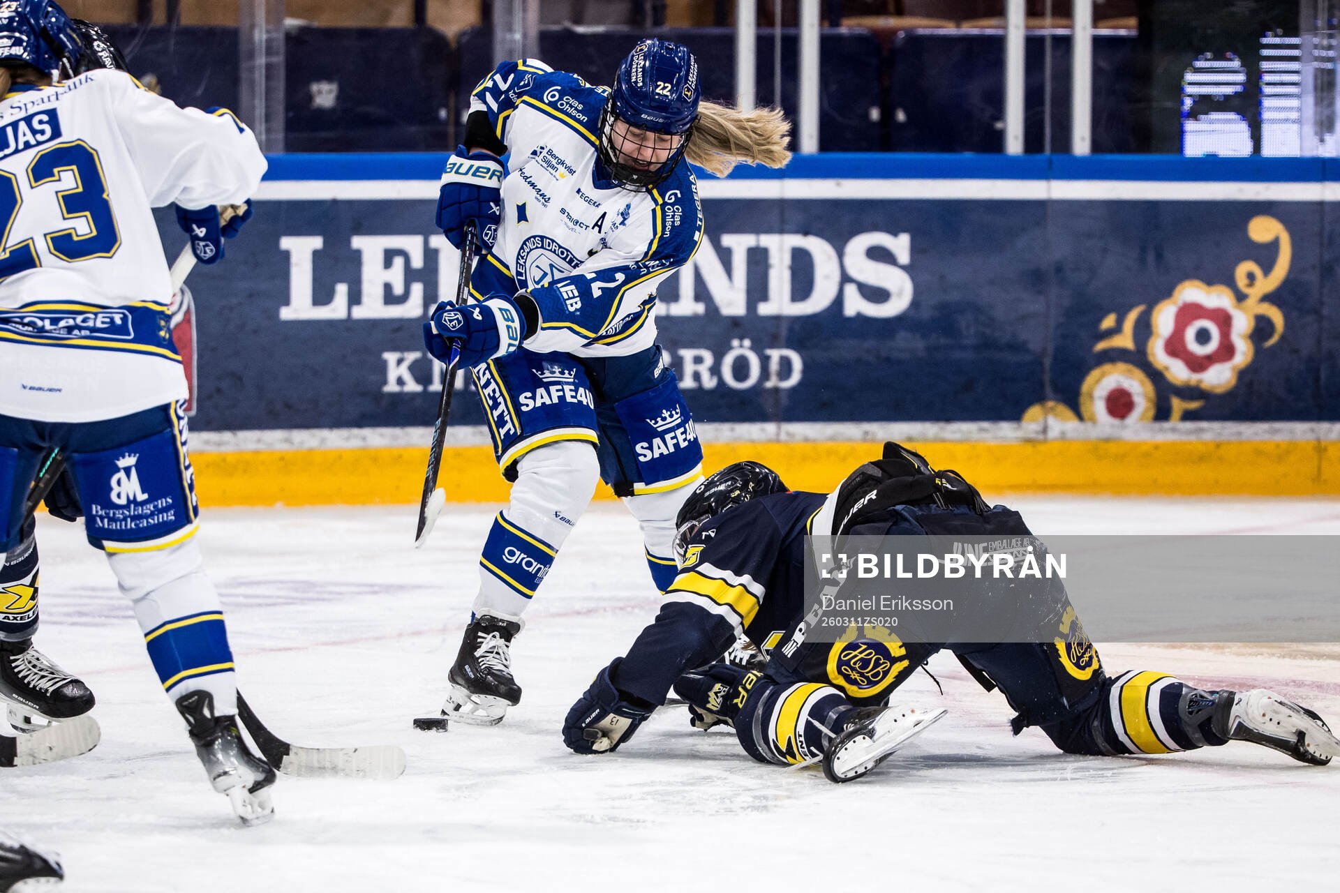 Leksands Agata Sarnovska och HV71s Julia Nearis