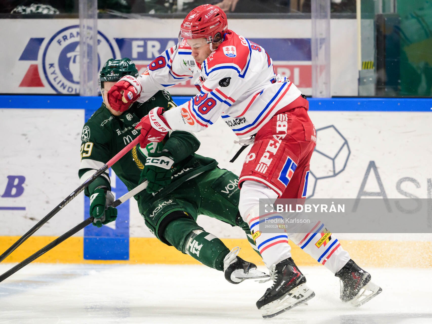 Färjestads Oskar Steen och Timrås Albin Sundin
