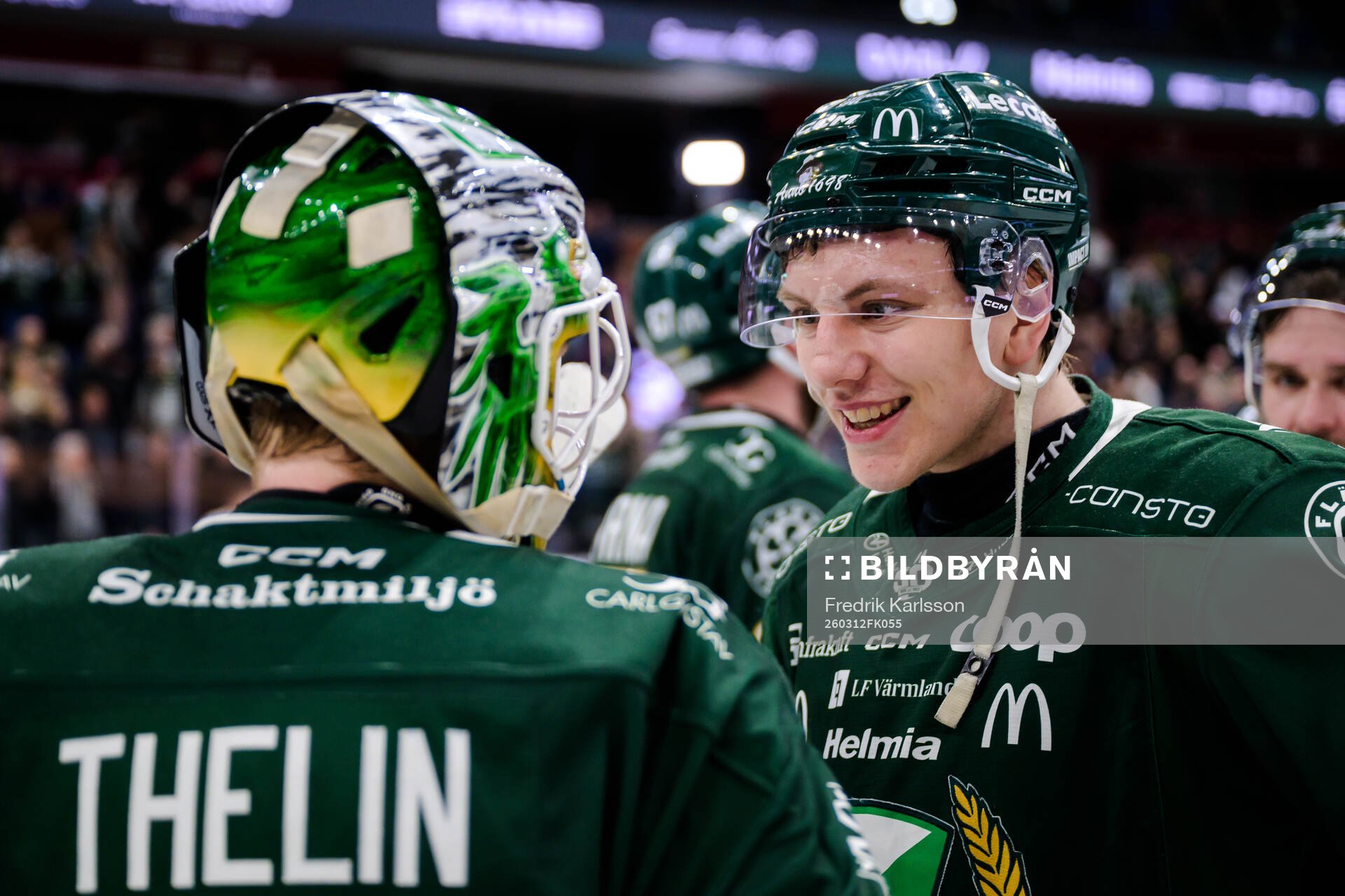 Färjestads målvakt Melker Thelin och Jack Berglund jublar