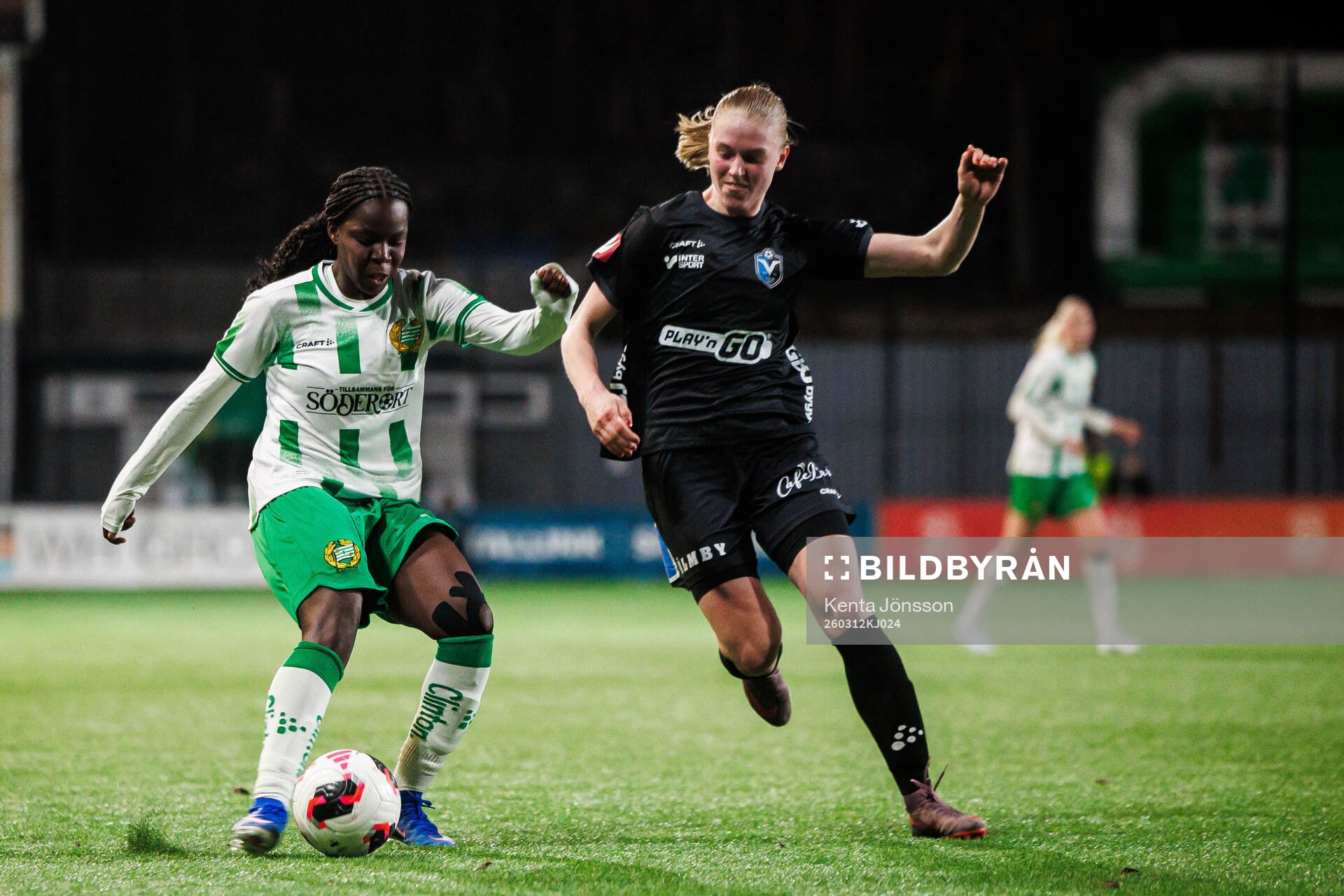 Hammarbys Vivienne Lia och Växjö DFFs Saga Swedman