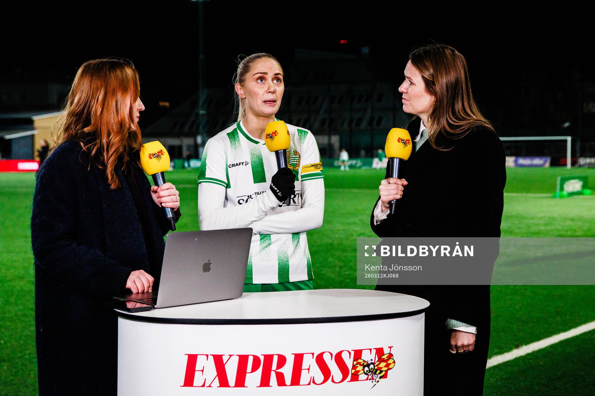 Hammarbys Alice Carlsson med Expressens Elvira Dietmann och
