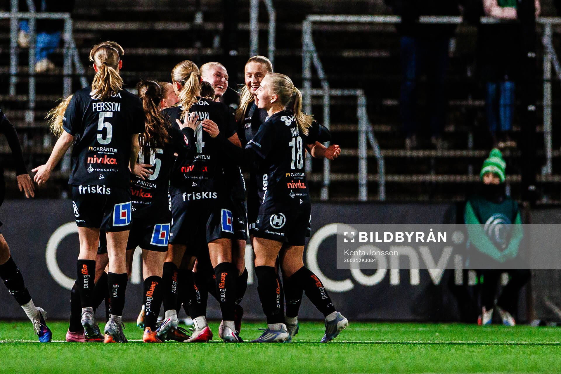 Växjö DFFs Saga Swedman jublar