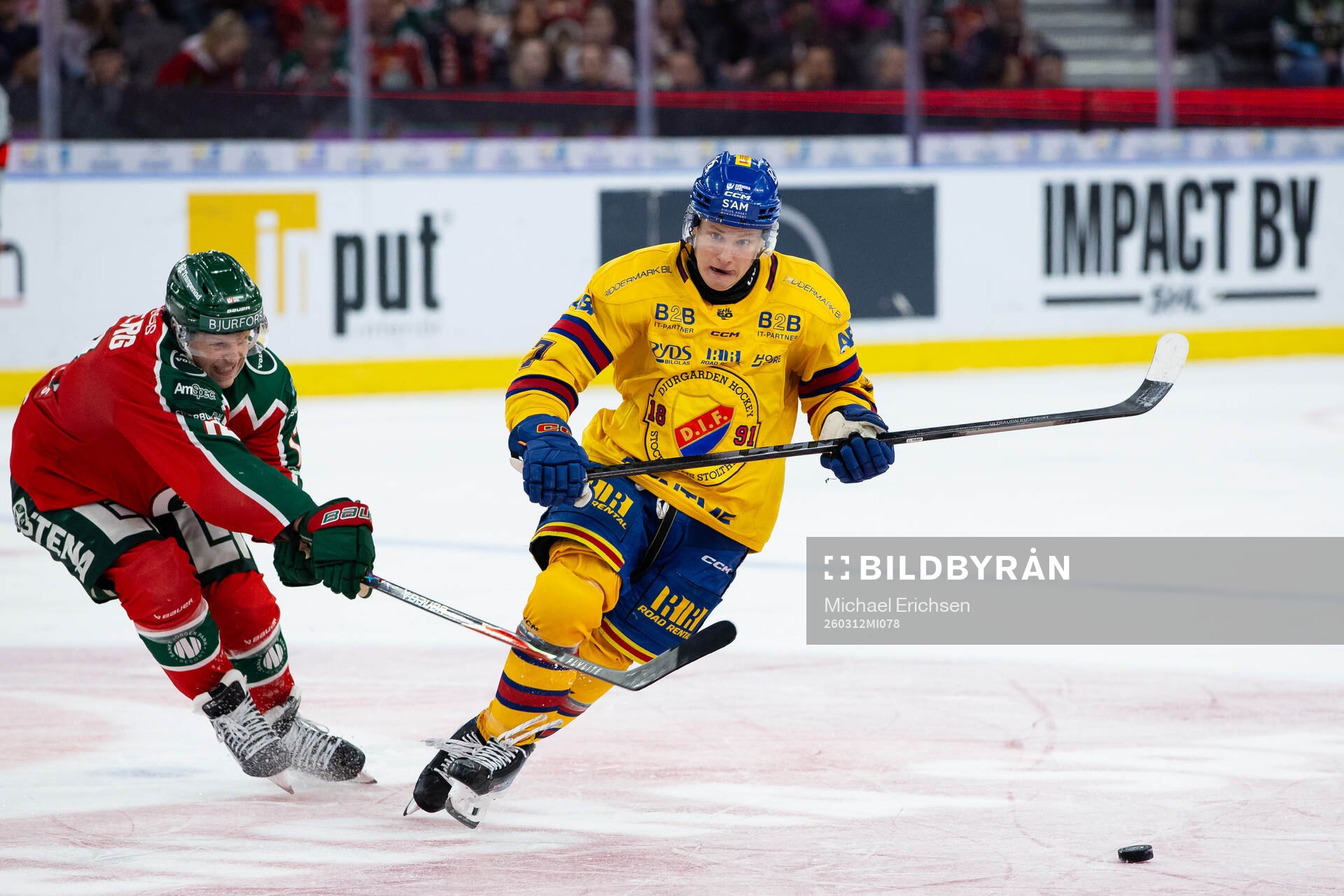 Frölundas Max Friberg och Djurgårdens Joseph Snively