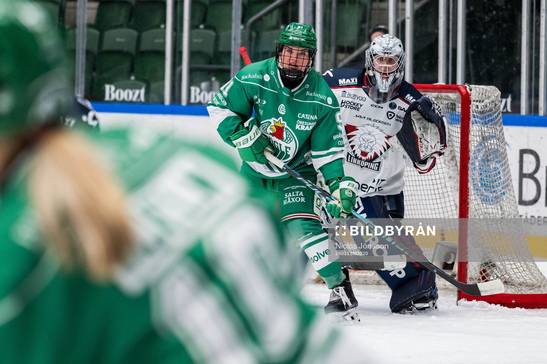 Rögles Sara Boucher och Linköpings målvakt Ebba Svensson