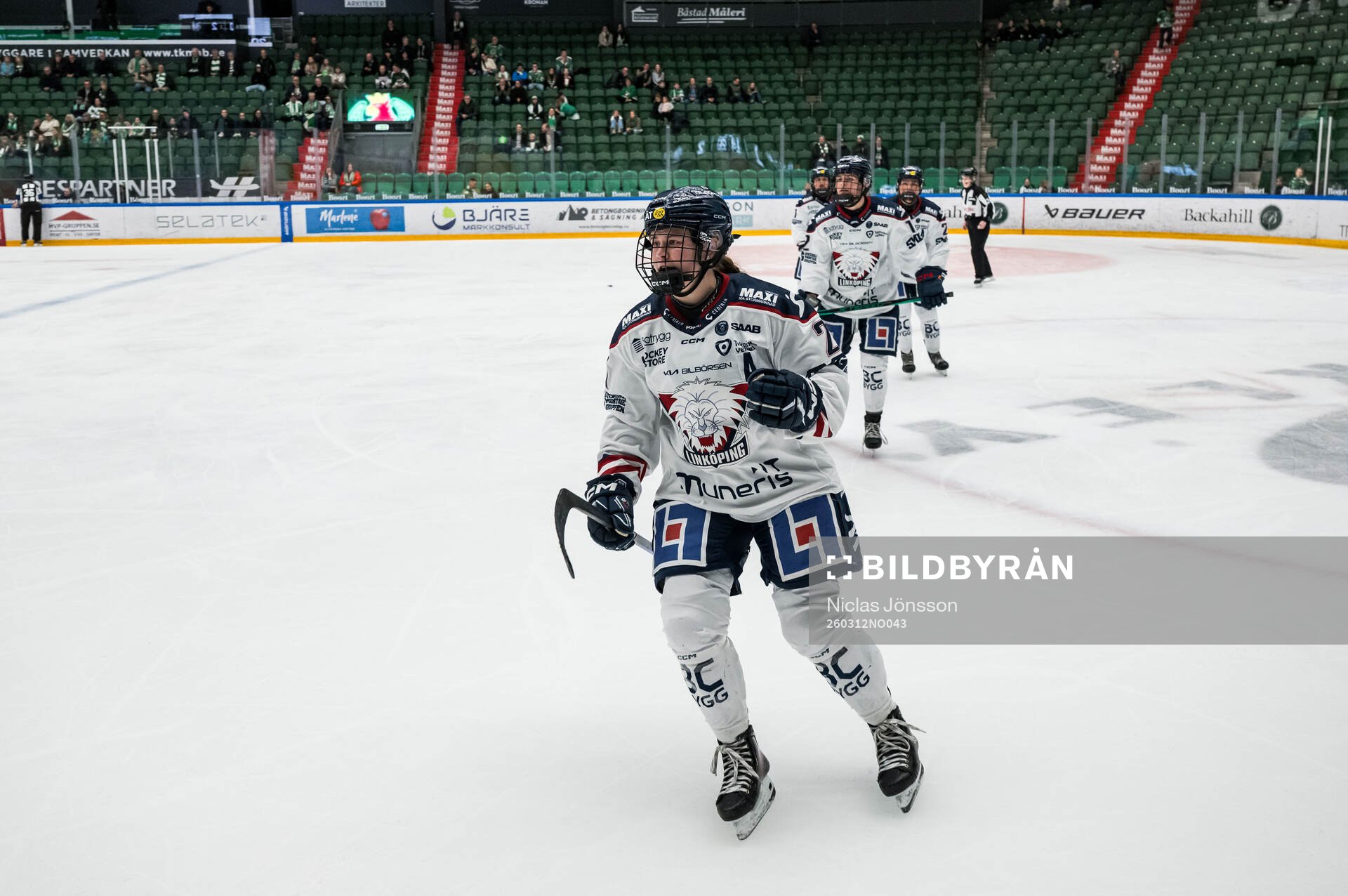 Linköpings Naomi Rogge jublar