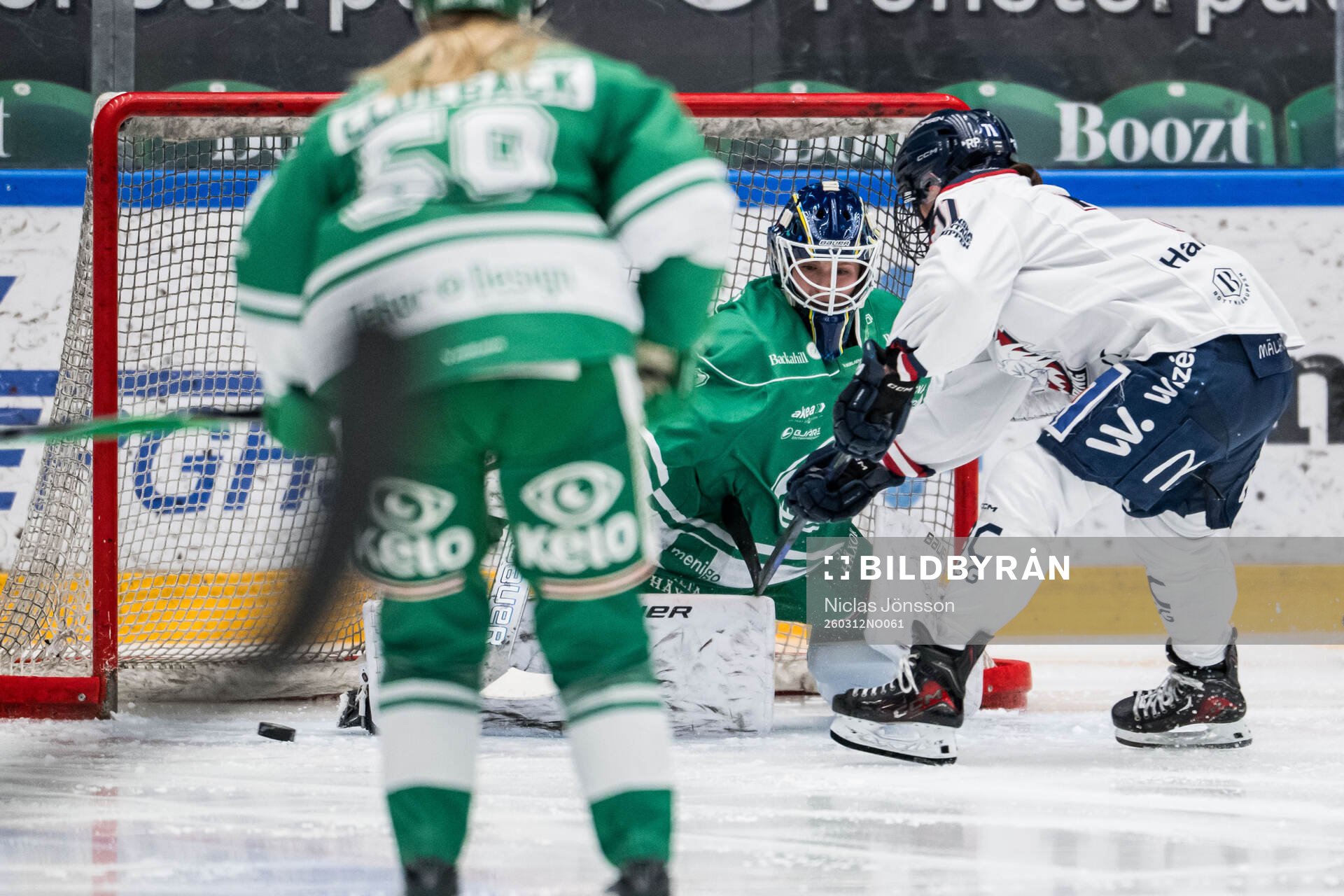 Rögles målvakt Viktorie Svejdova och Linköpings