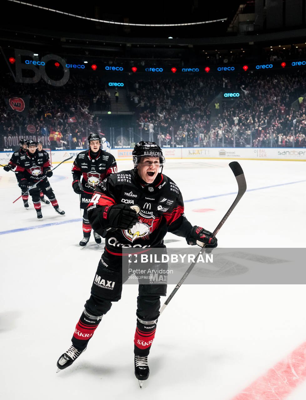Malmö Redhawks Filip Björkman jublar