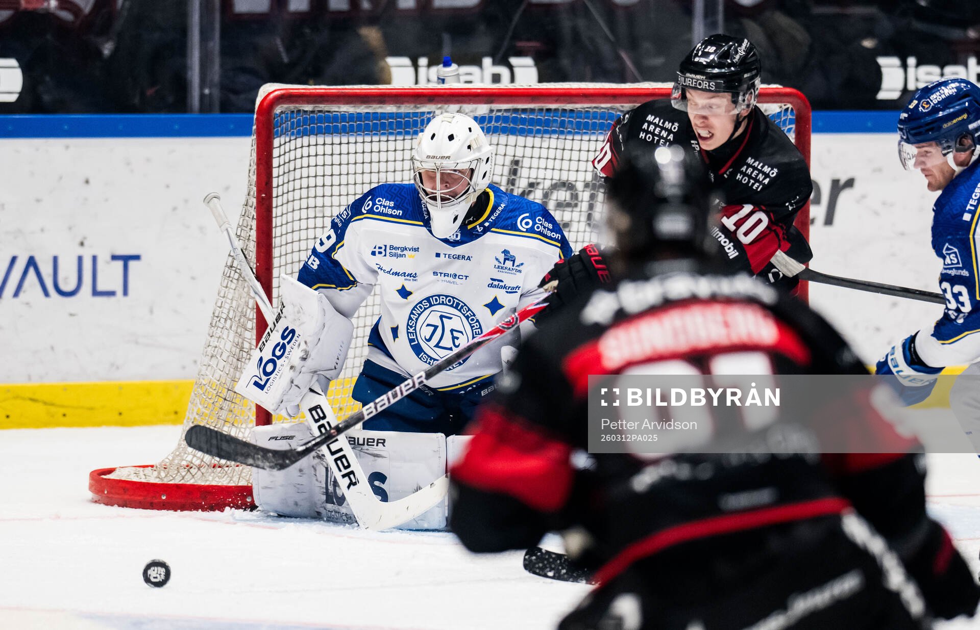 Leksands målvakt Filip Larsson och Malmö Redhawks William