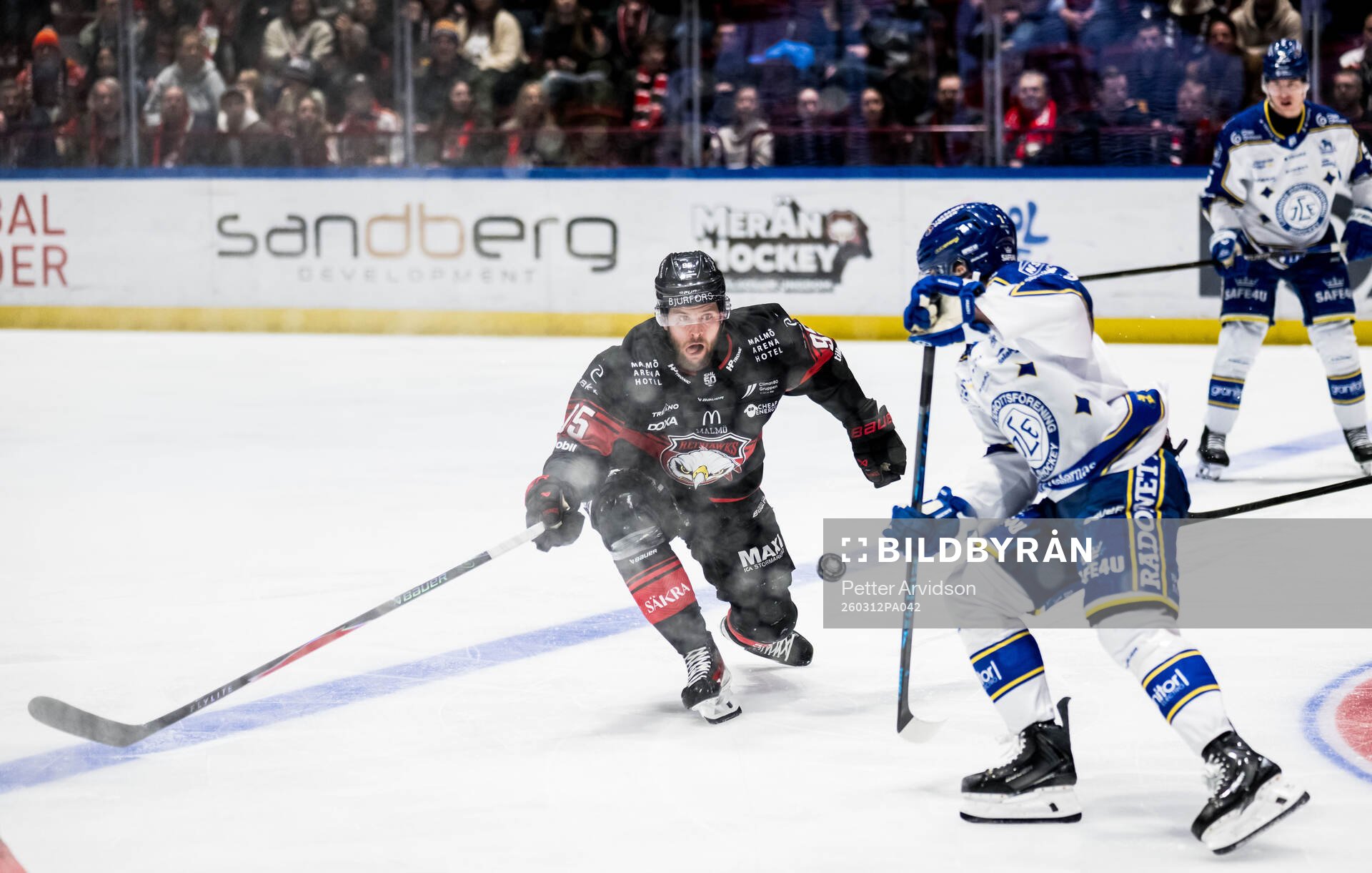 Malmö Redhawks Carl Persson och Leksands Marcus Karlberg