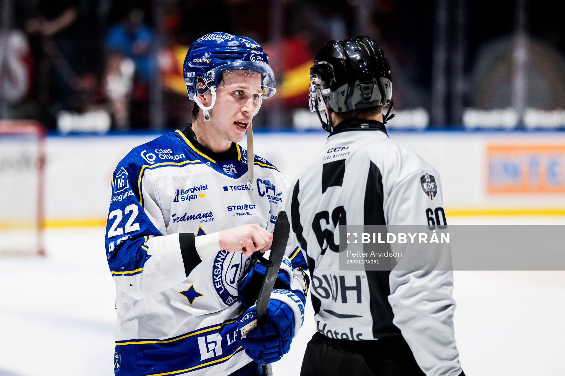Leksands Lukas Vejdemo i samtal med domaren