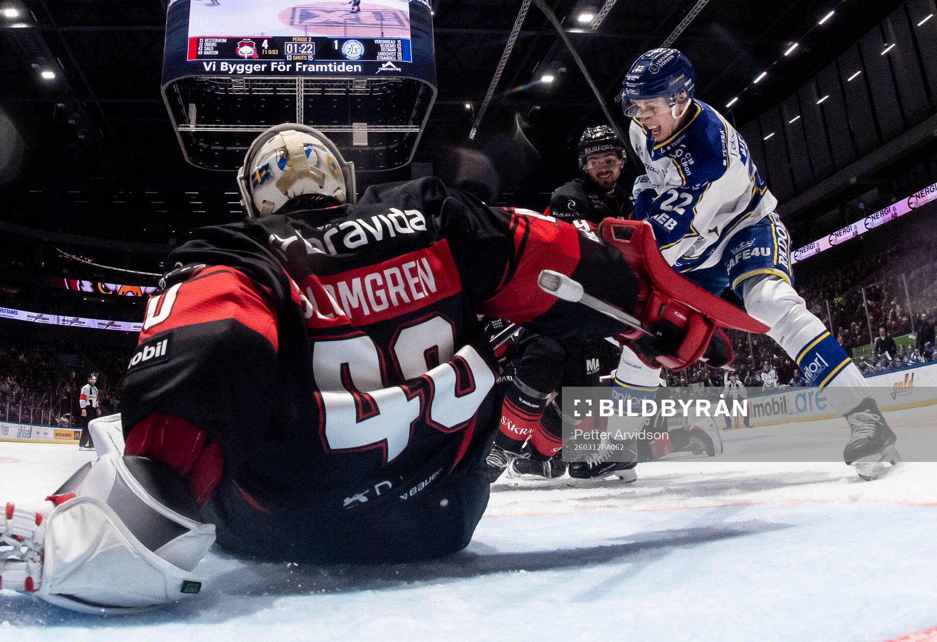 Leksands Lukas Vejdemo oroar mot Malmö Redhawks målvakt