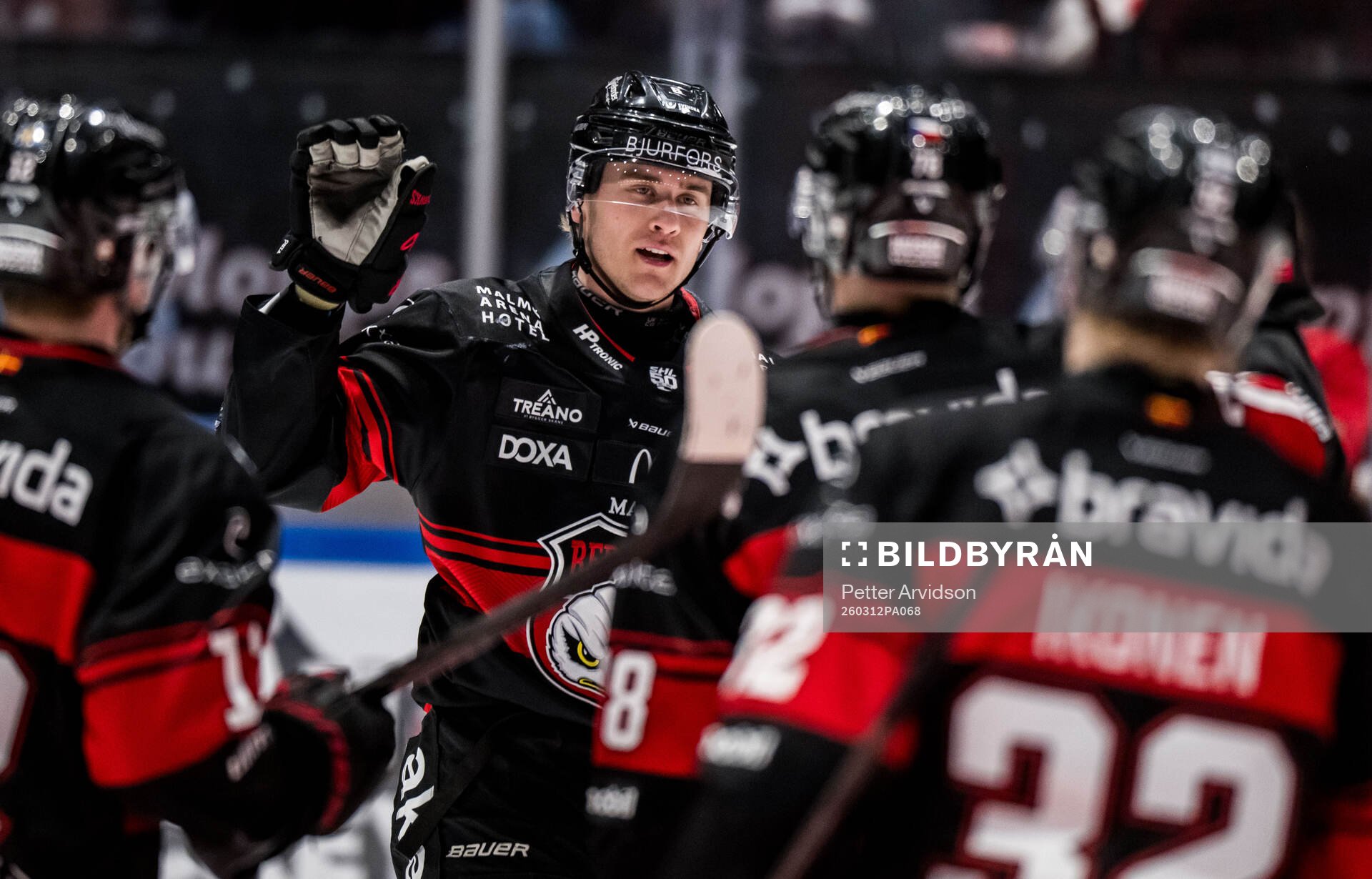 Malmö Redhawks Eemil Viro jublar