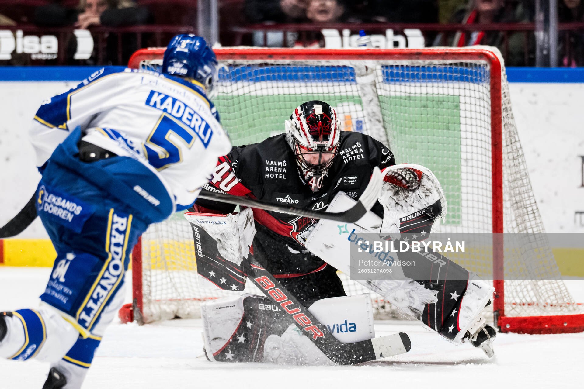 Leksands Andro Kaderli och Malmö Redhawks målvakt Oskar