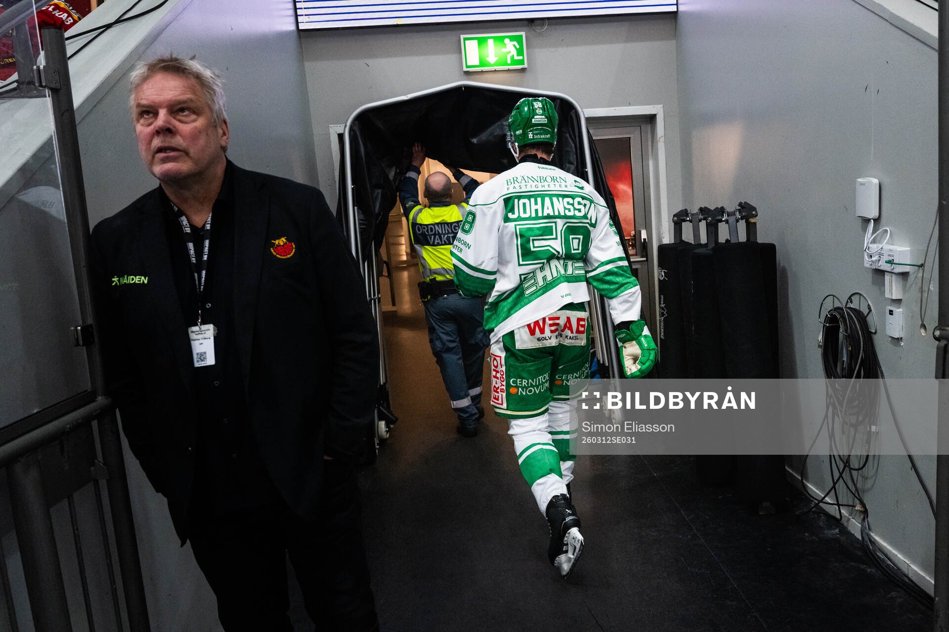 Rögles Filip Johansson lämnar skadad