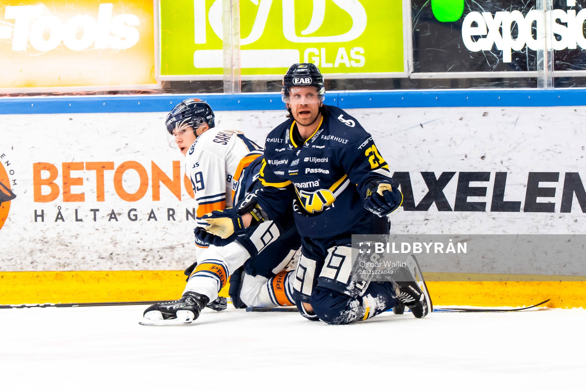 Växjös Leo Sahlin Wallenius och HV71s Mattias Tedenby