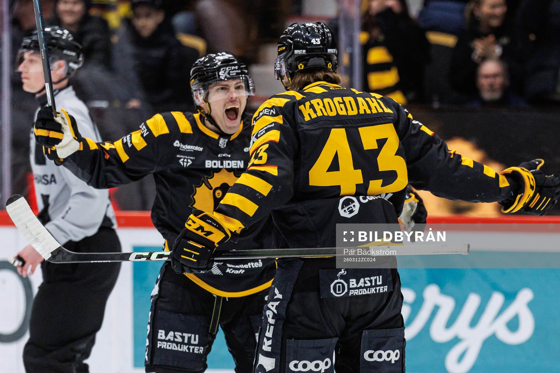 Skellefteås Andreas Johnson och Max Krogdahl jublar