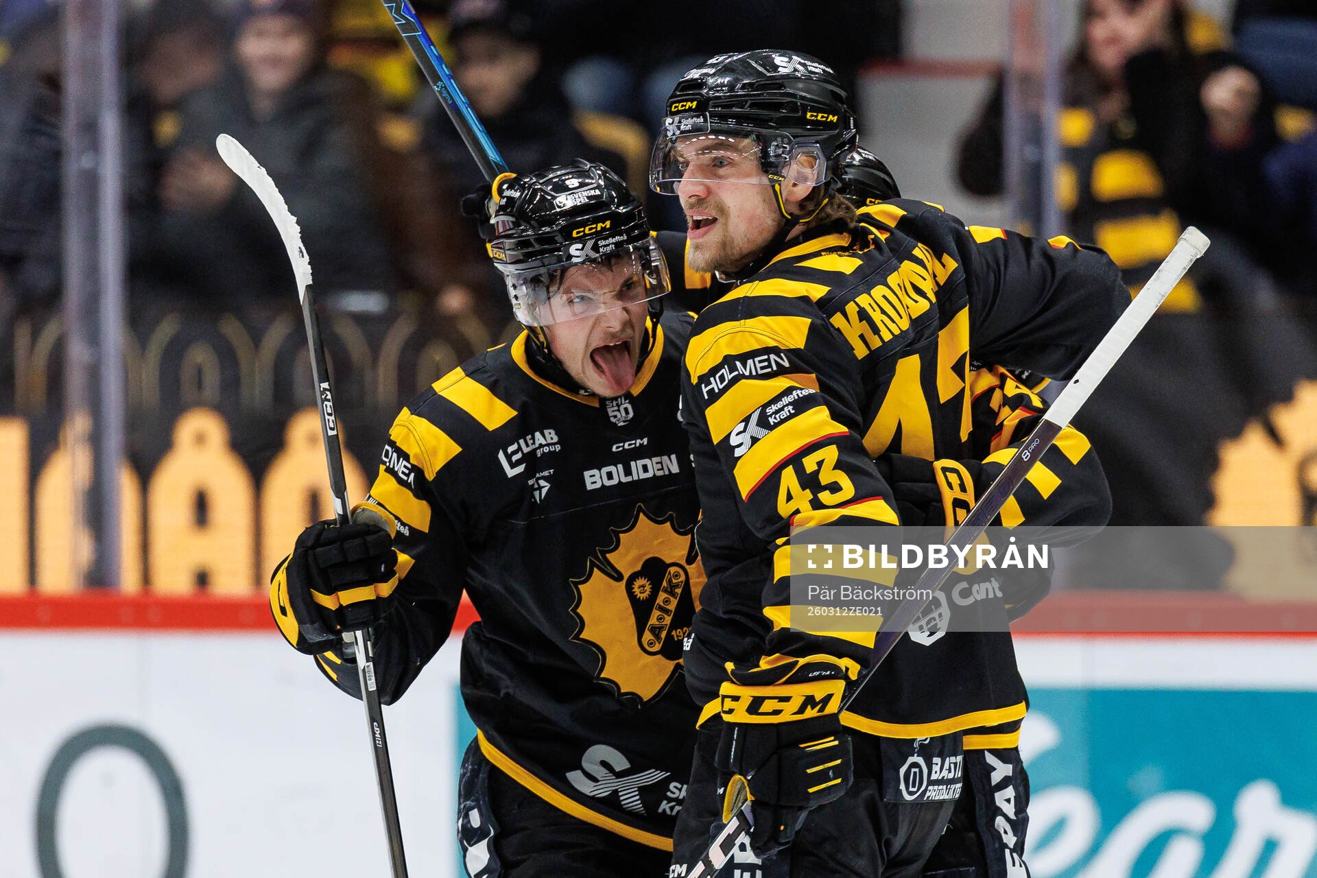 Skellefteås Andreas Johnson och Max Krogdahl jublar