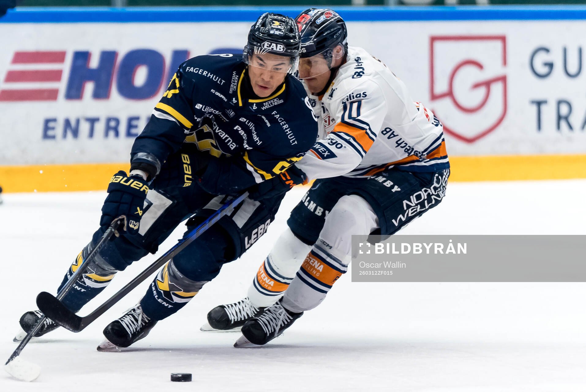 HV71s Jonathan Ang och Växjös Eemeli Suomi