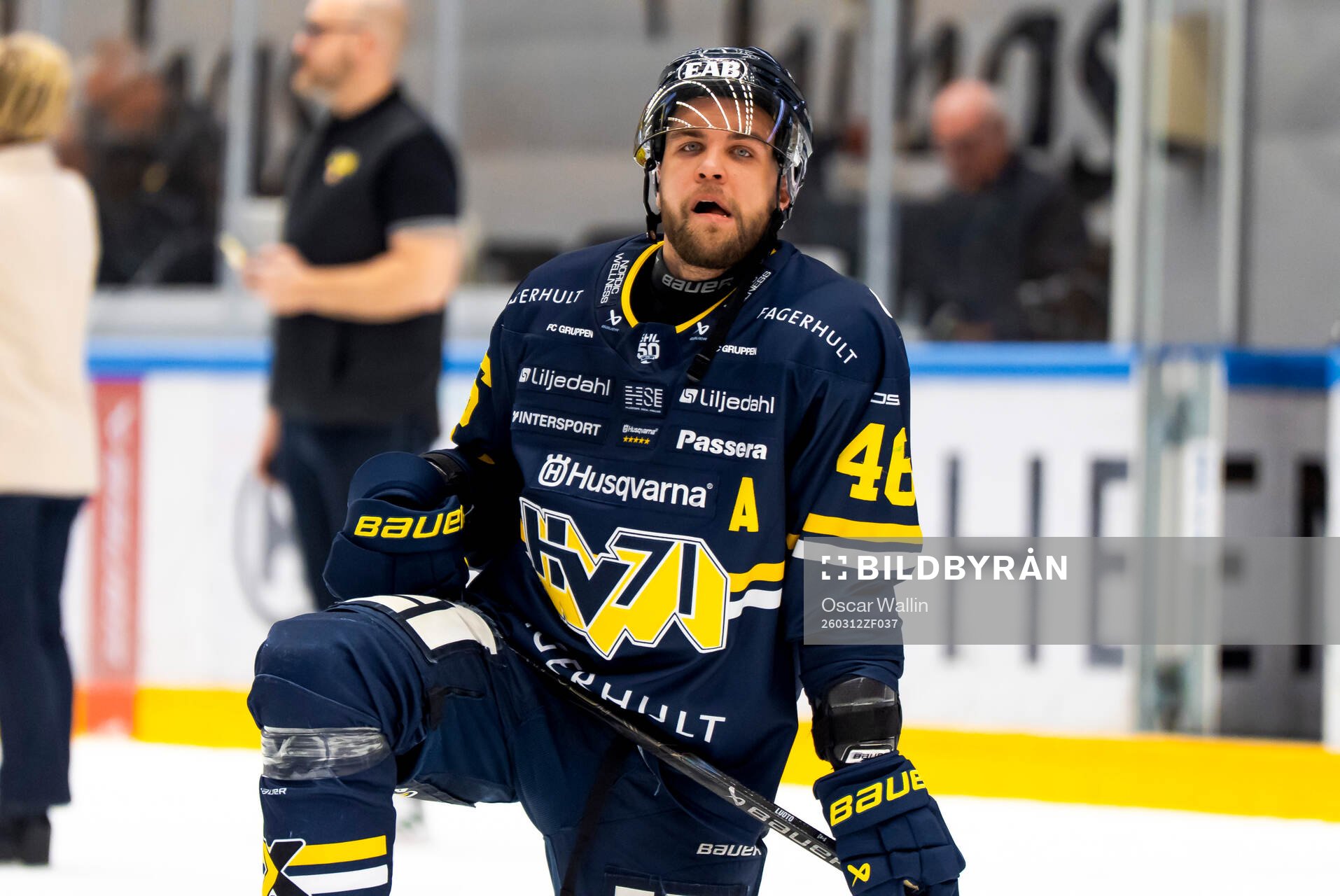 HV71s Joona Luoto jublar